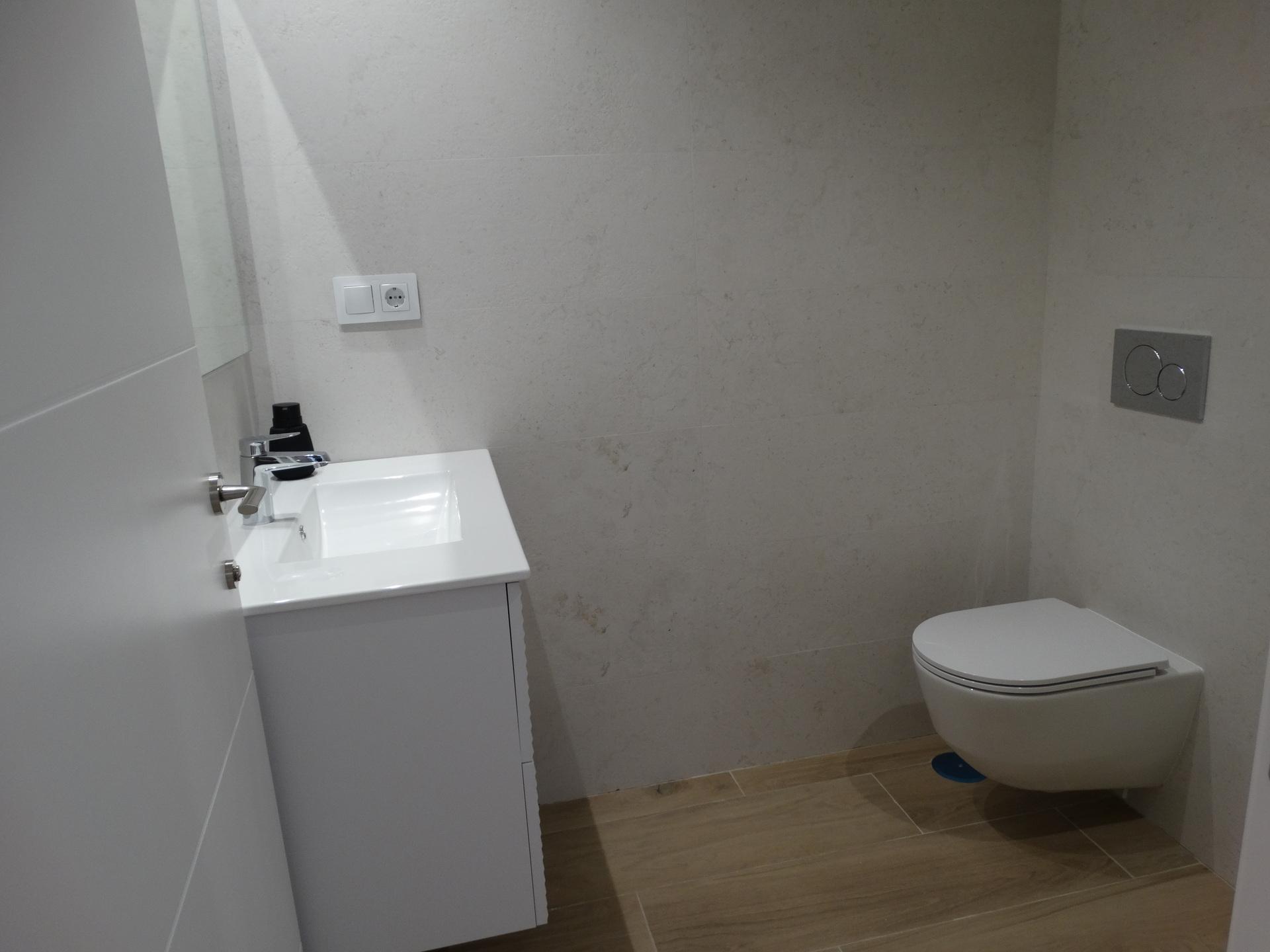 Bathroom with shower in new-build bungalow, Las Higuericas