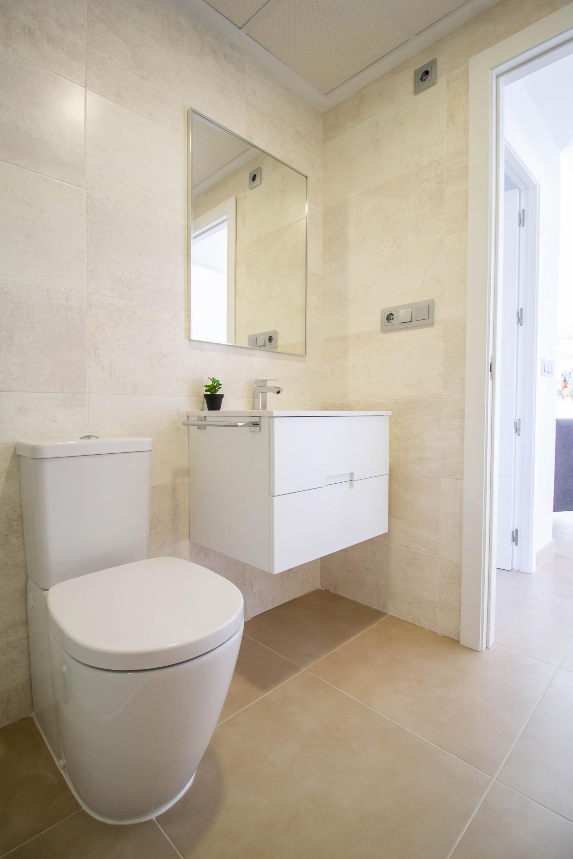 Bathroom fittings and tiling, new-build bungalow, Desamparados, Orihuela
