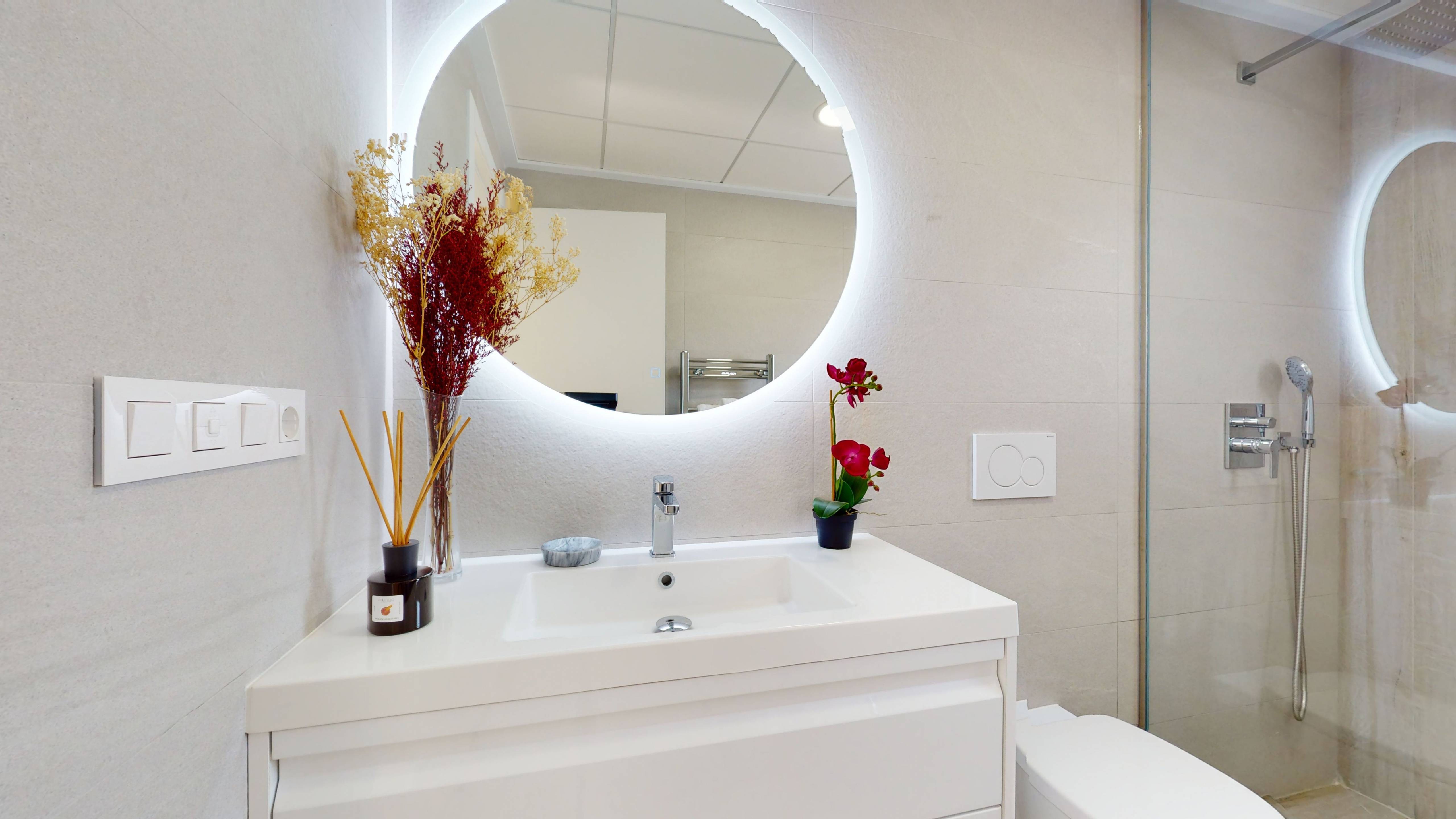 Main bathroom in new-build townhouse, Zona Pueblo, Pilar De La Horadada