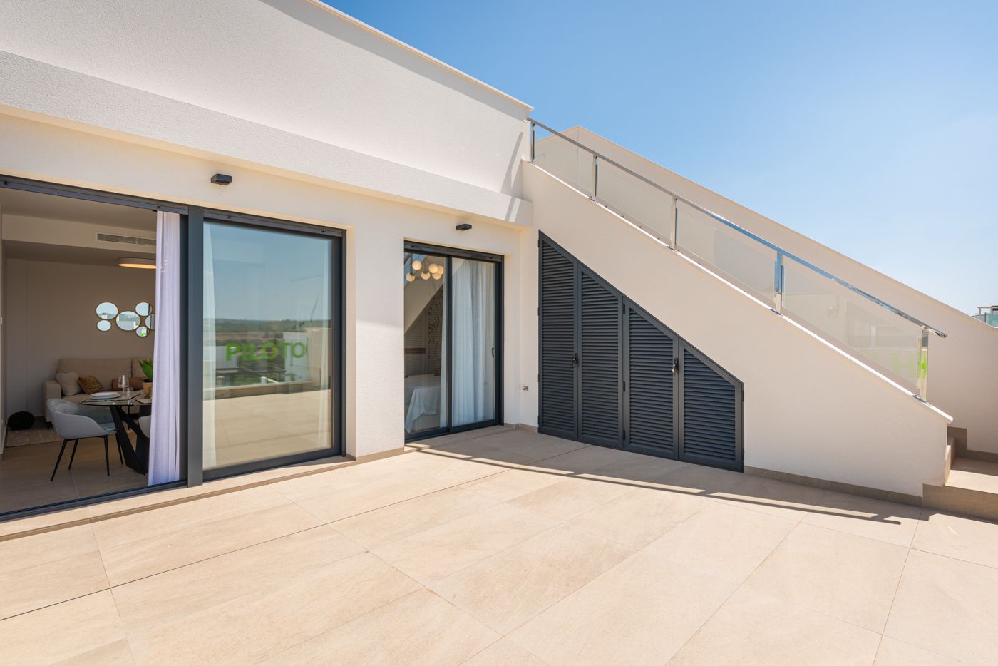 Side elevation of new-build villa showing full width of 500m2 plot, Campoamor