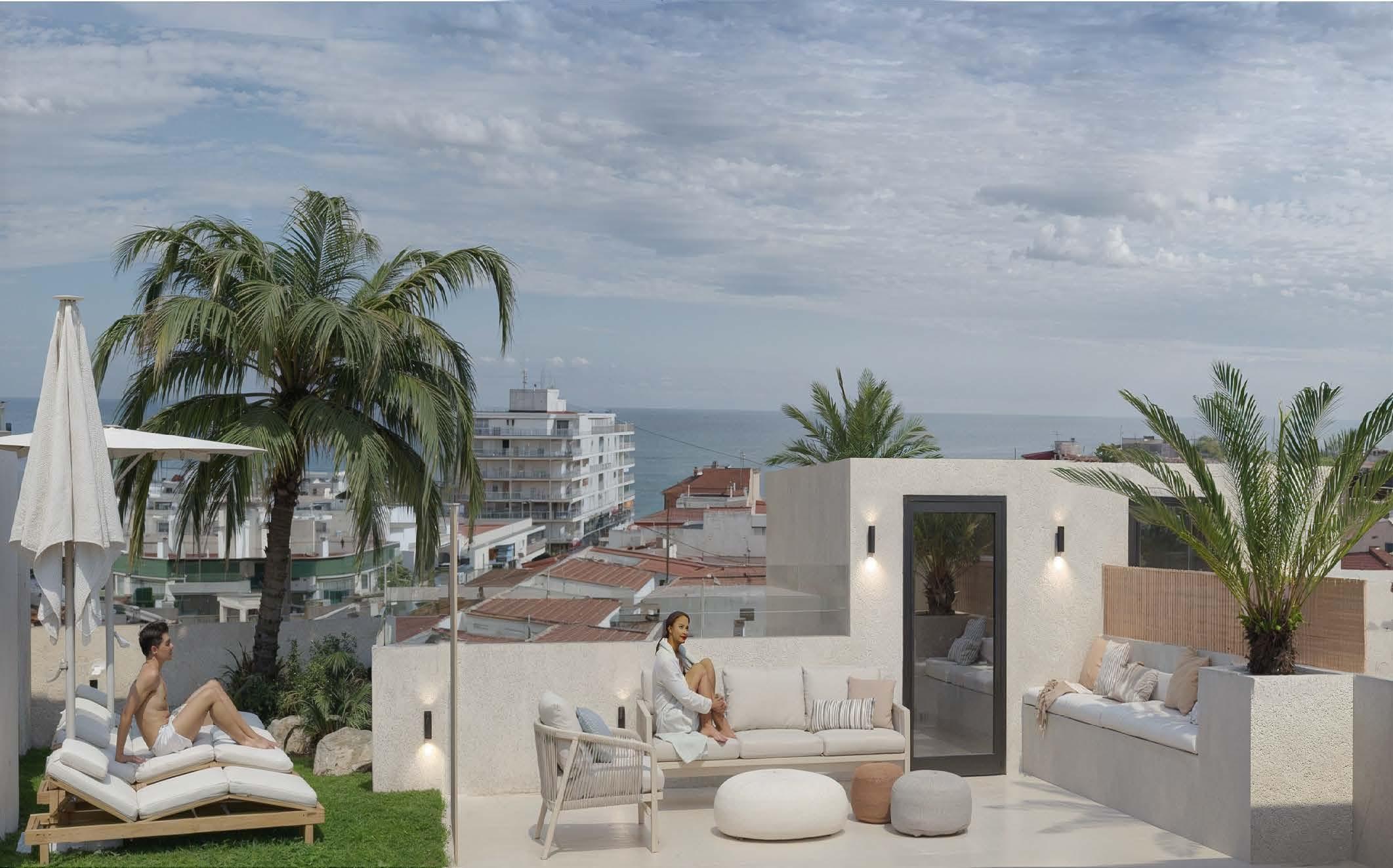 Building exterior viewed from the street, new-build development, Paseo Maritimo, Torrevieja