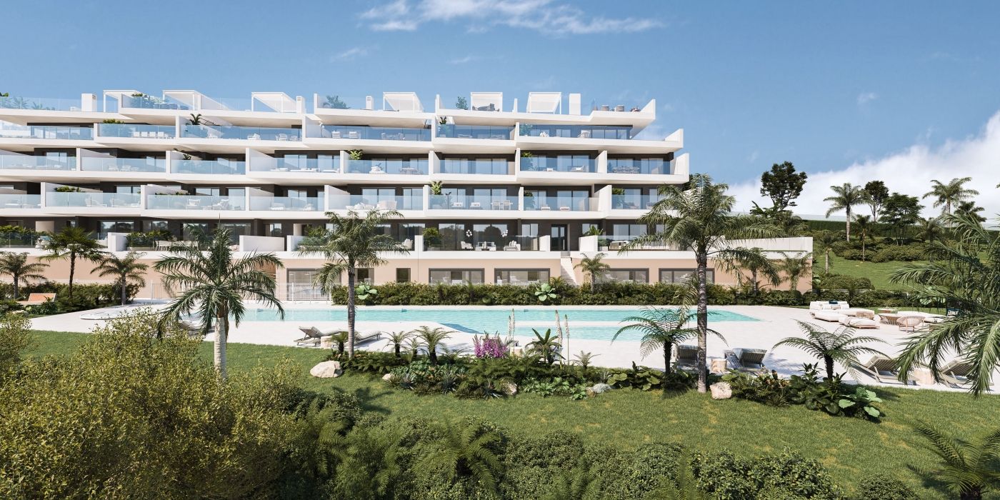 Communal garden and pool area at Residencial Duquesa, San Luis de Sabinillas