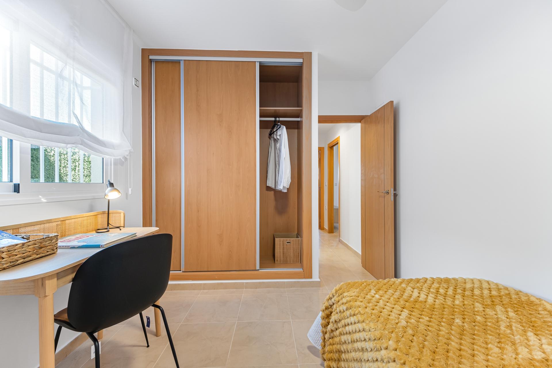 Bathroom with basin and mirror in new-build apartment, Lomas de Cabo Roig