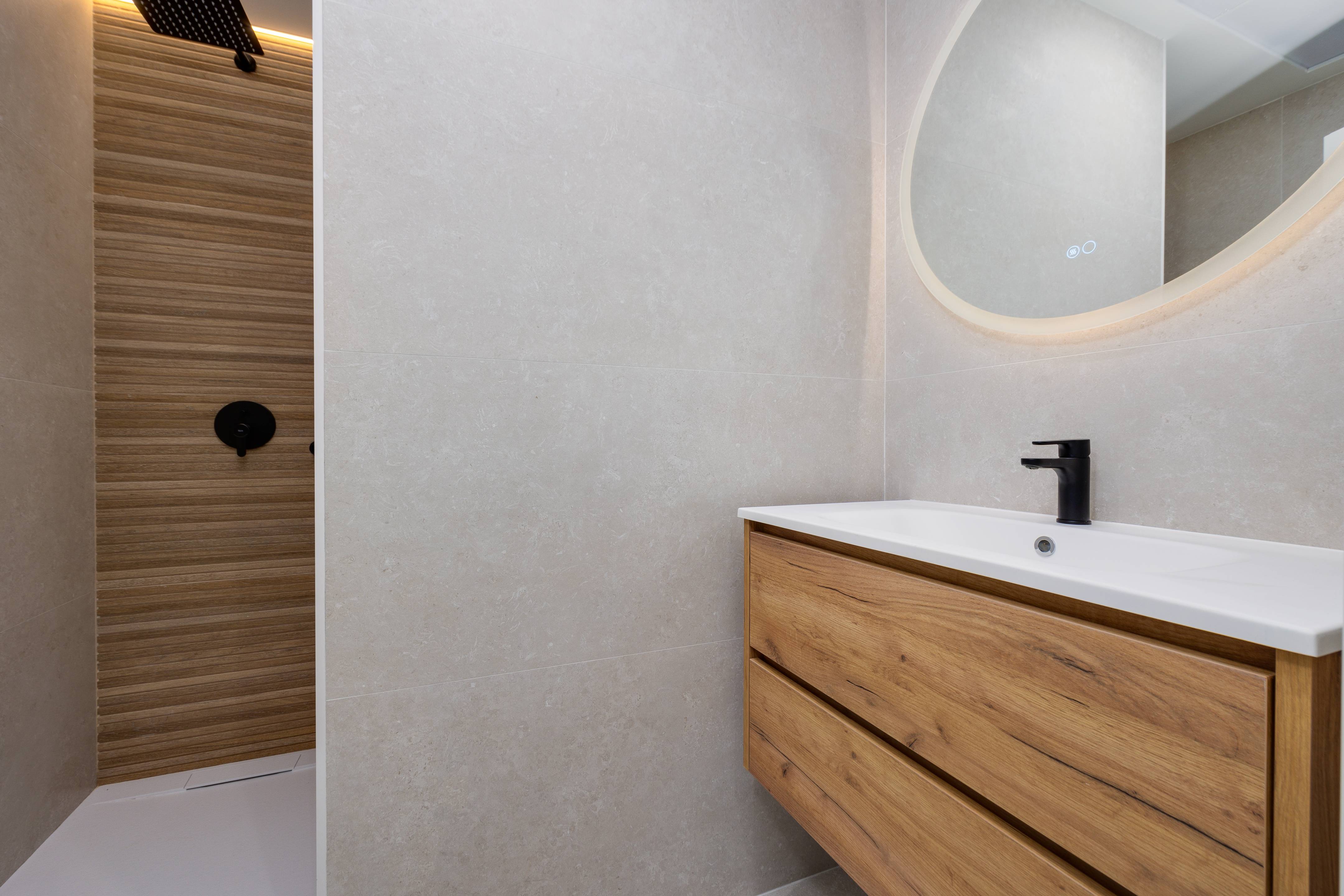 Bedroom interior with fitted wardrobe doors, penthouse, Centro, Guardamar Del Segura