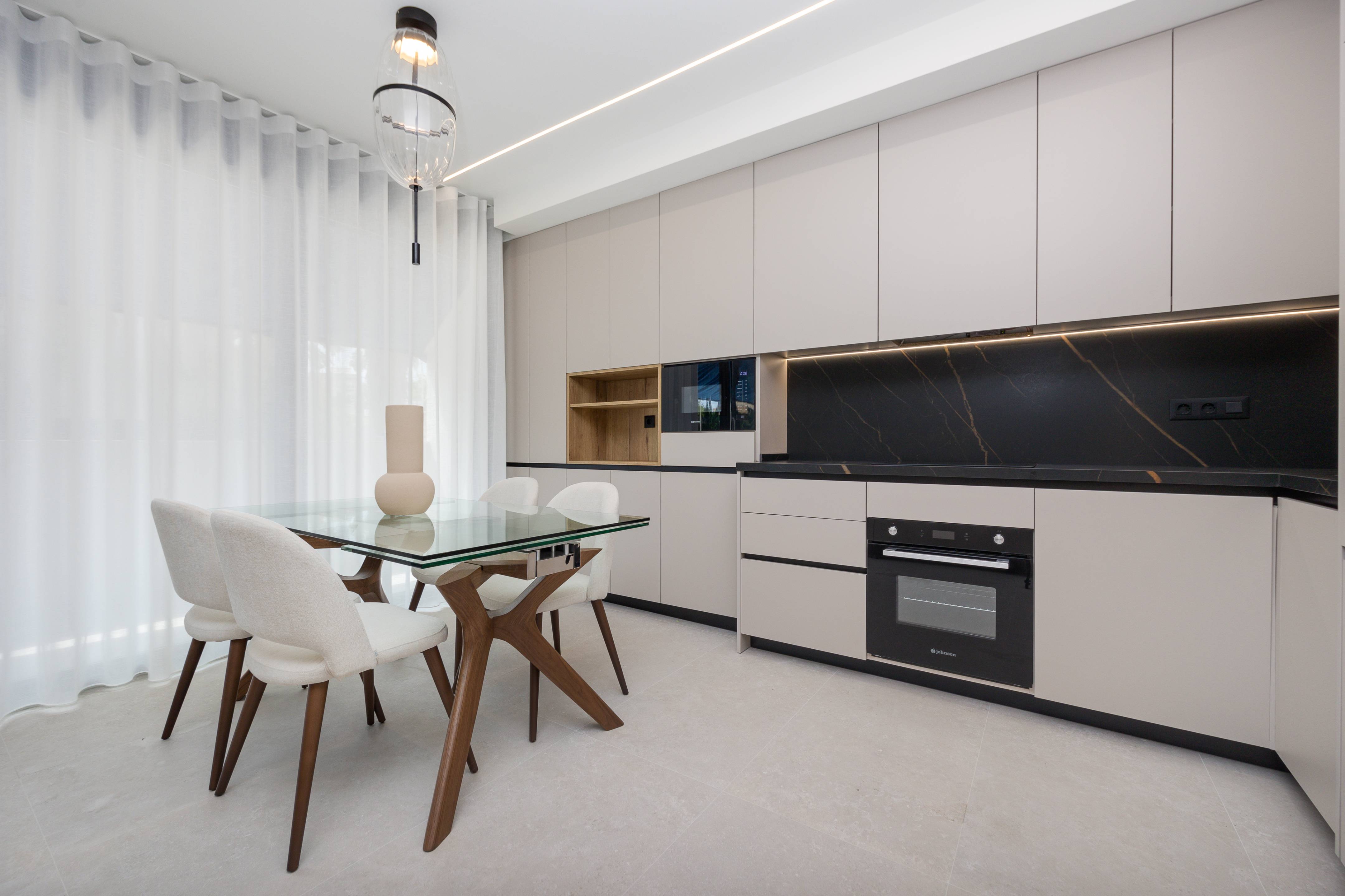 Entrance hallway of 2-bedroom penthouse, Centro, Guardamar Del Segura