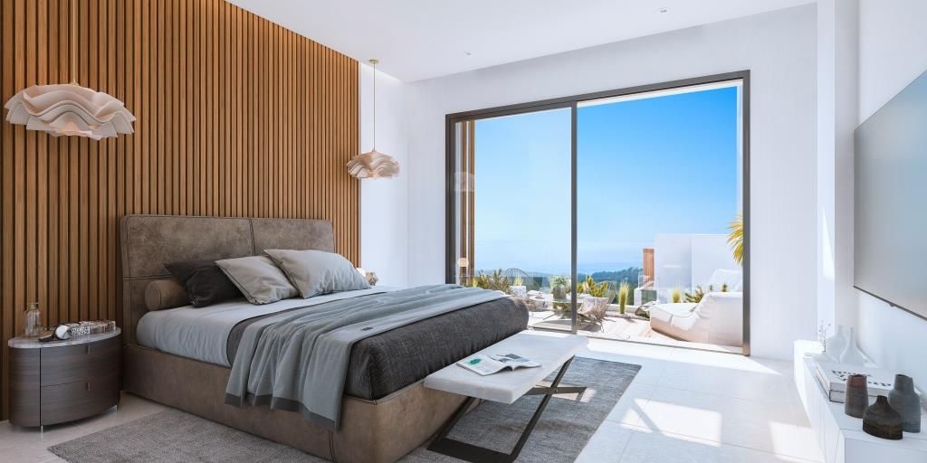 Communal pool in small seven-property development, Bello Horizonte, Marbella