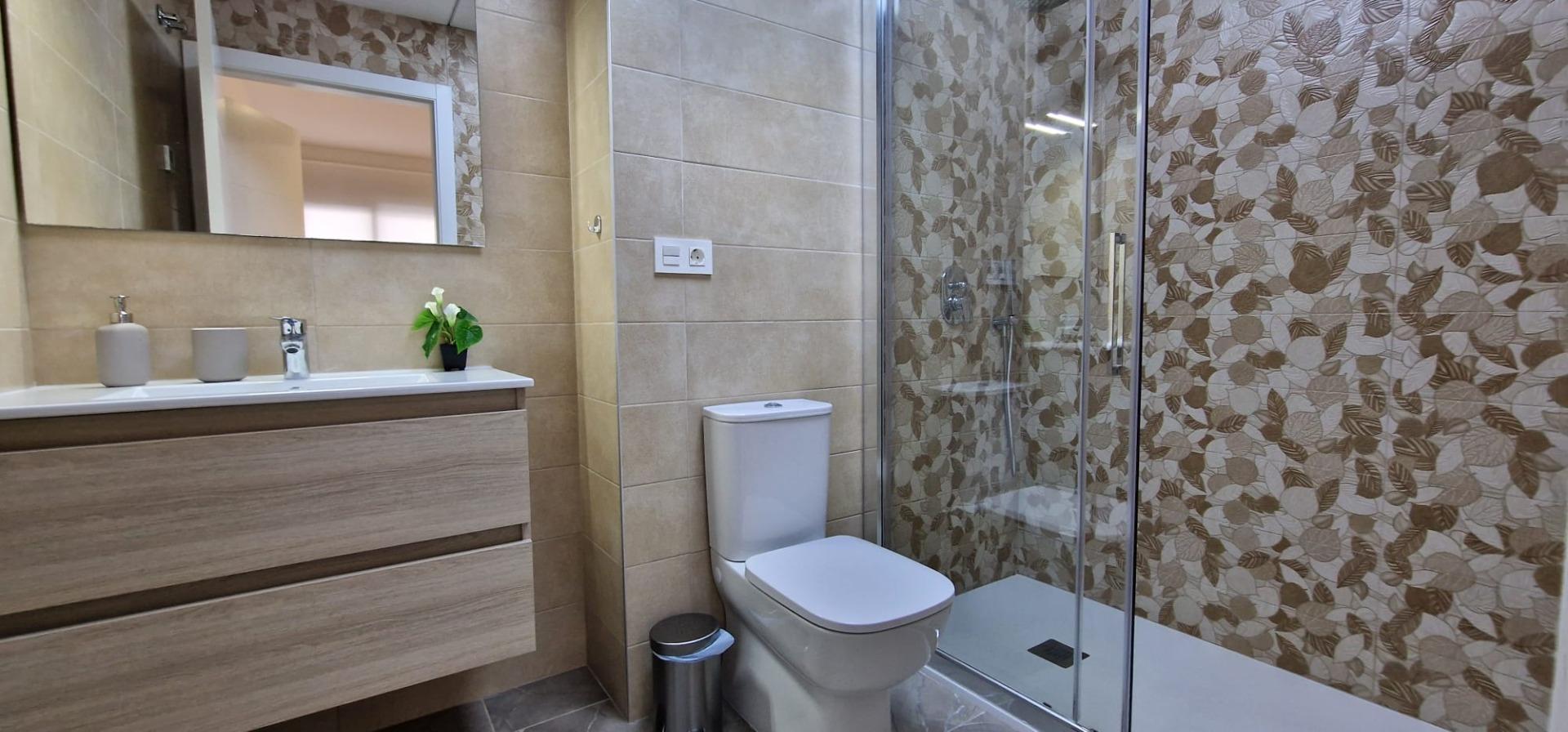 Double bedroom with built-in wardrobes in apartment, Centro, Torrevieja