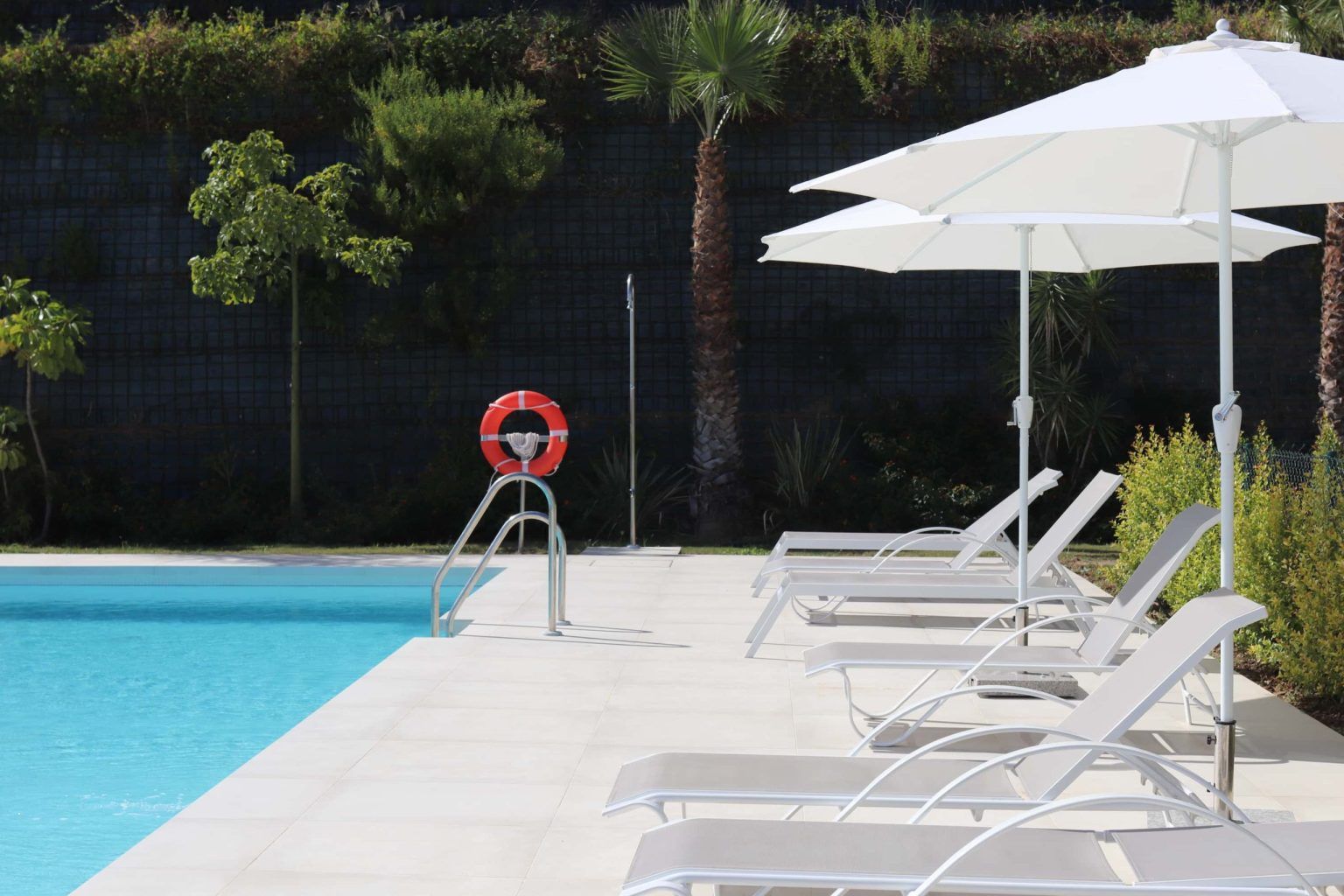 Master bedroom in ground-floor new-build apartment, Montemayor-Marbella Club, Benahavis