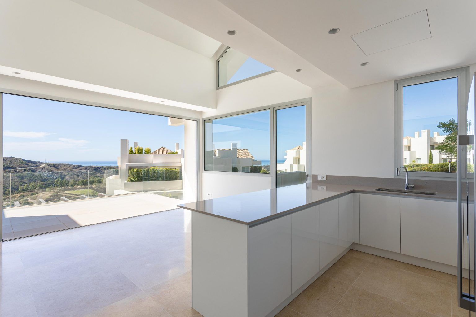 Second bedroom in 3-bedroom new-build apartment, Montemayor-Marbella Club, Benahavis