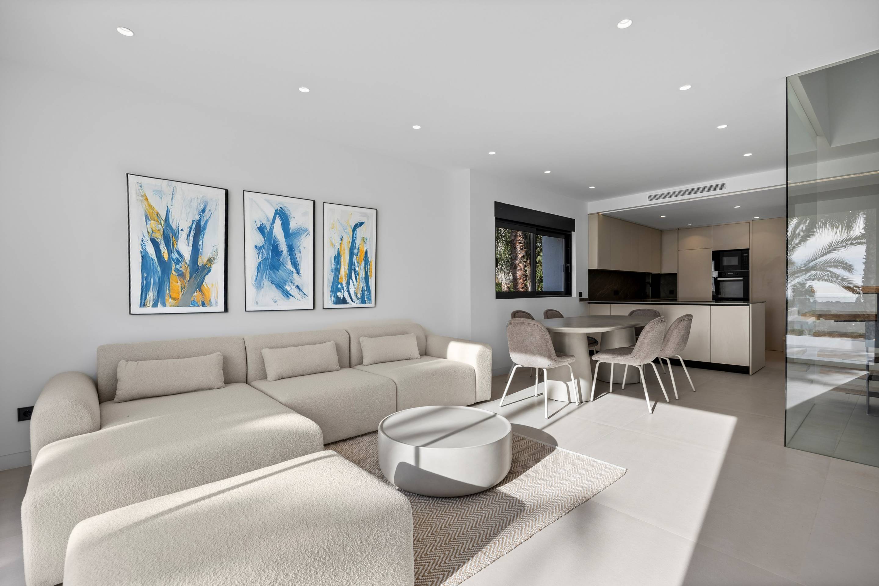 Kitchen with high-end integrated appliances in 4-bedroom apartment, Paraiso-Barronal