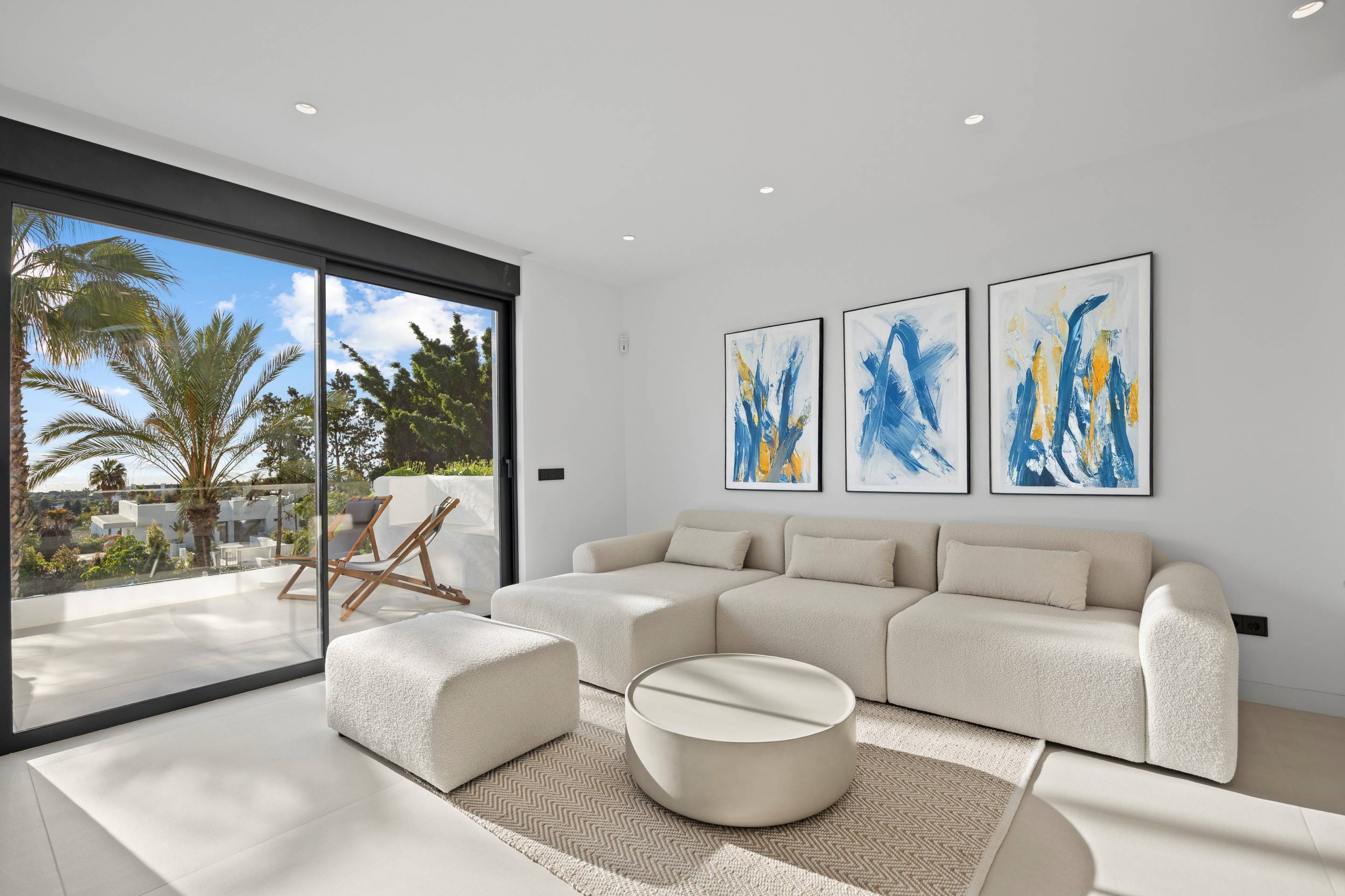 Pool deck and surrounding terrace in communal area, Paraiso-Barronal