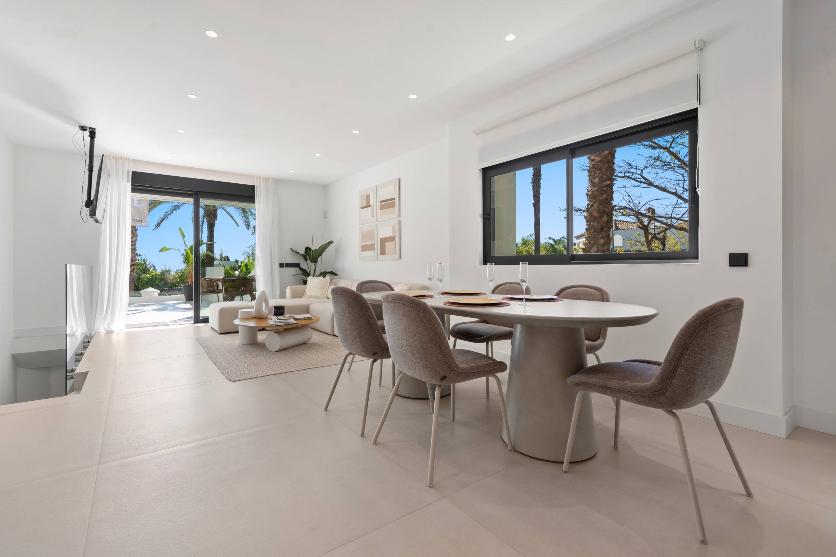 Entrance hallway of 3-bedroom penthouse, Paraiso-Barronal, Estepona