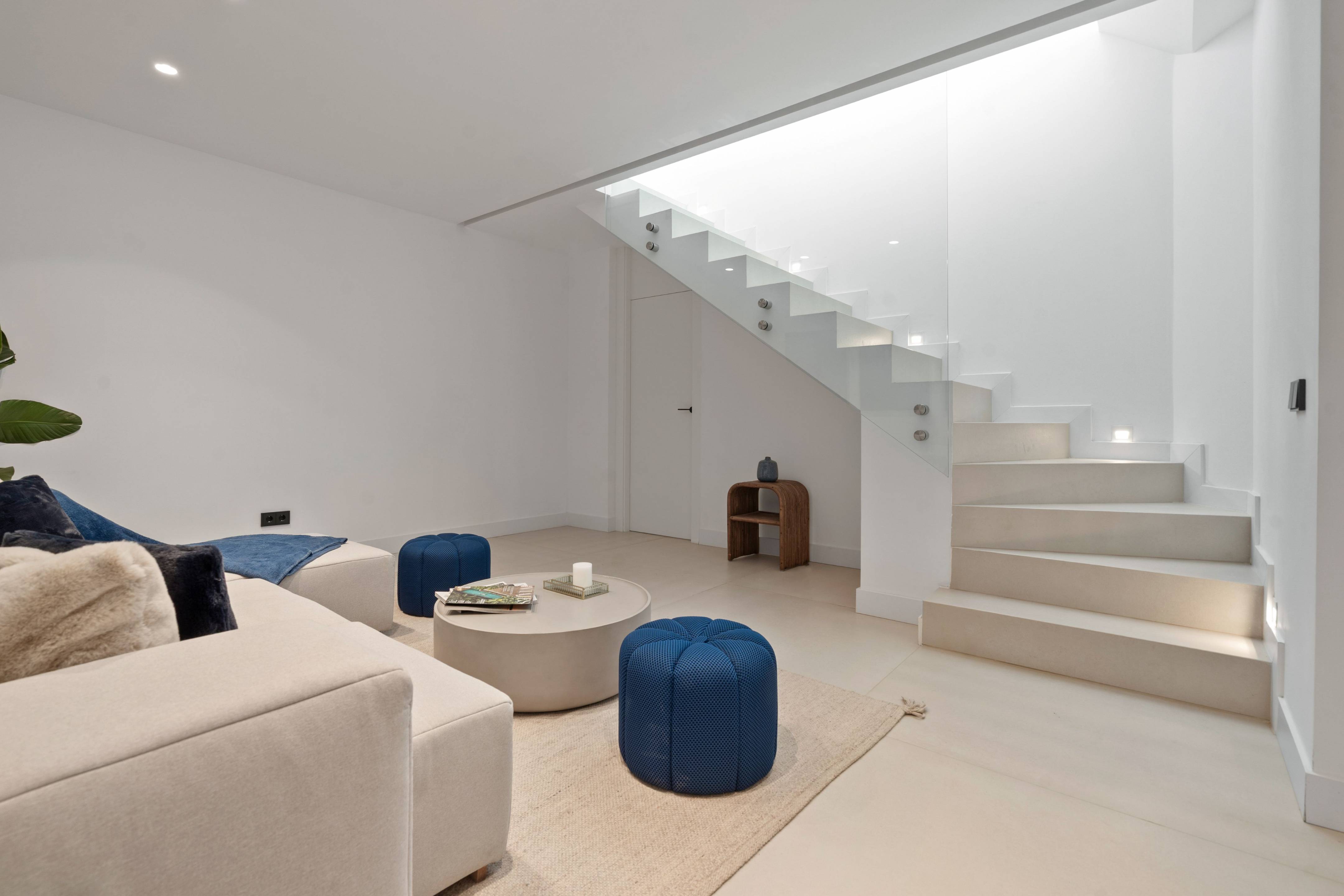 Shower enclosure in bathroom of 3-bedroom penthouse, Paraiso-Barronal, Estepona