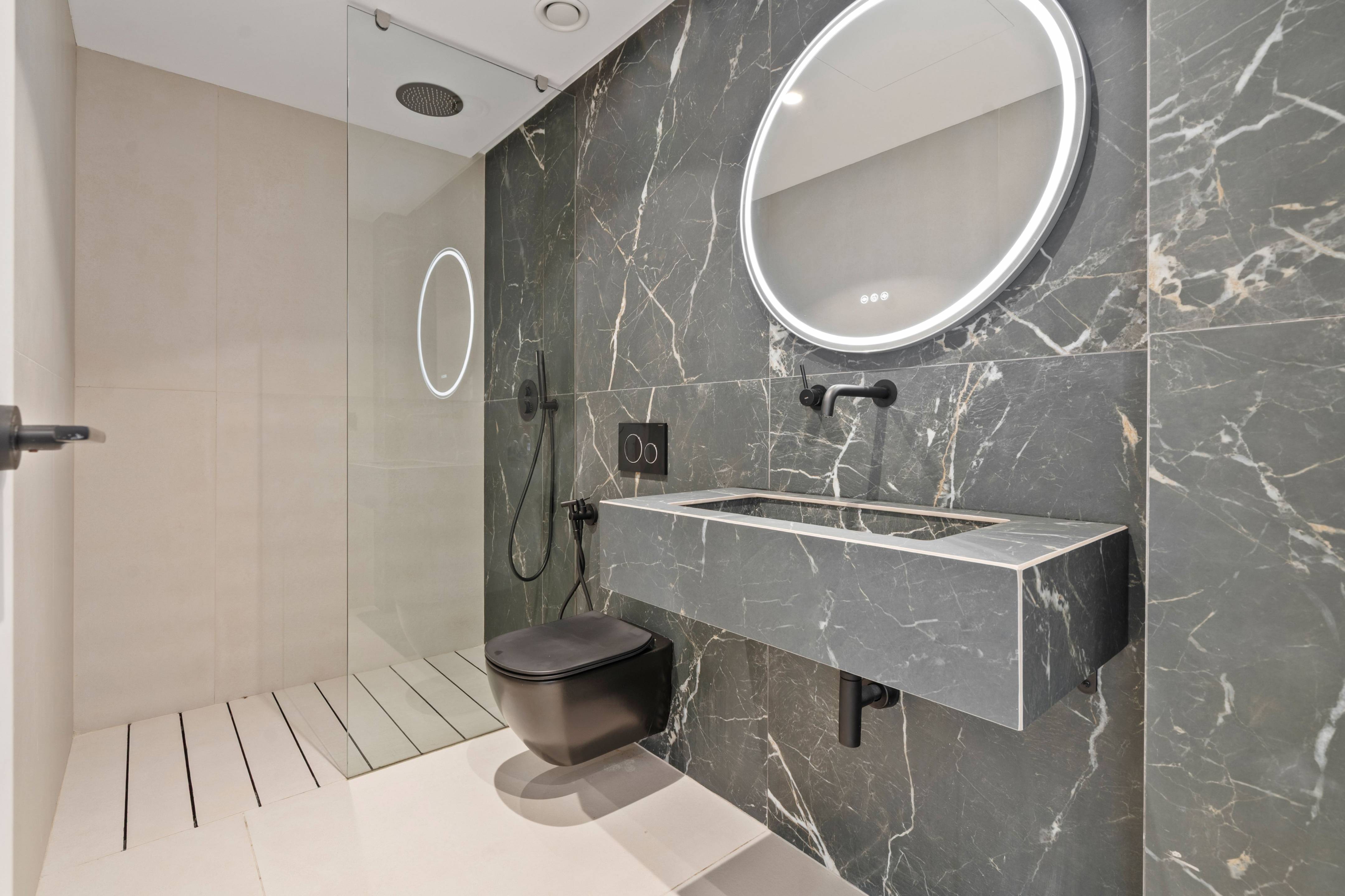 Second bathroom in 3-bedroom new-build penthouse, Paraiso-Barronal, Estepona