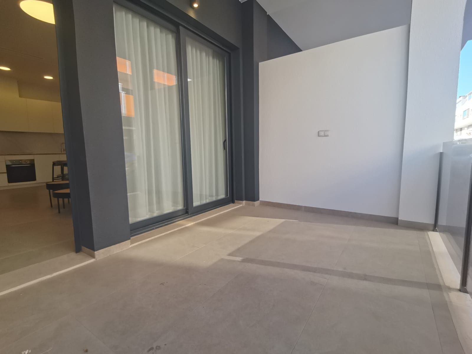 Bathroom tiling and sanitary fittings, new-build apartment, Centro, Torrevieja