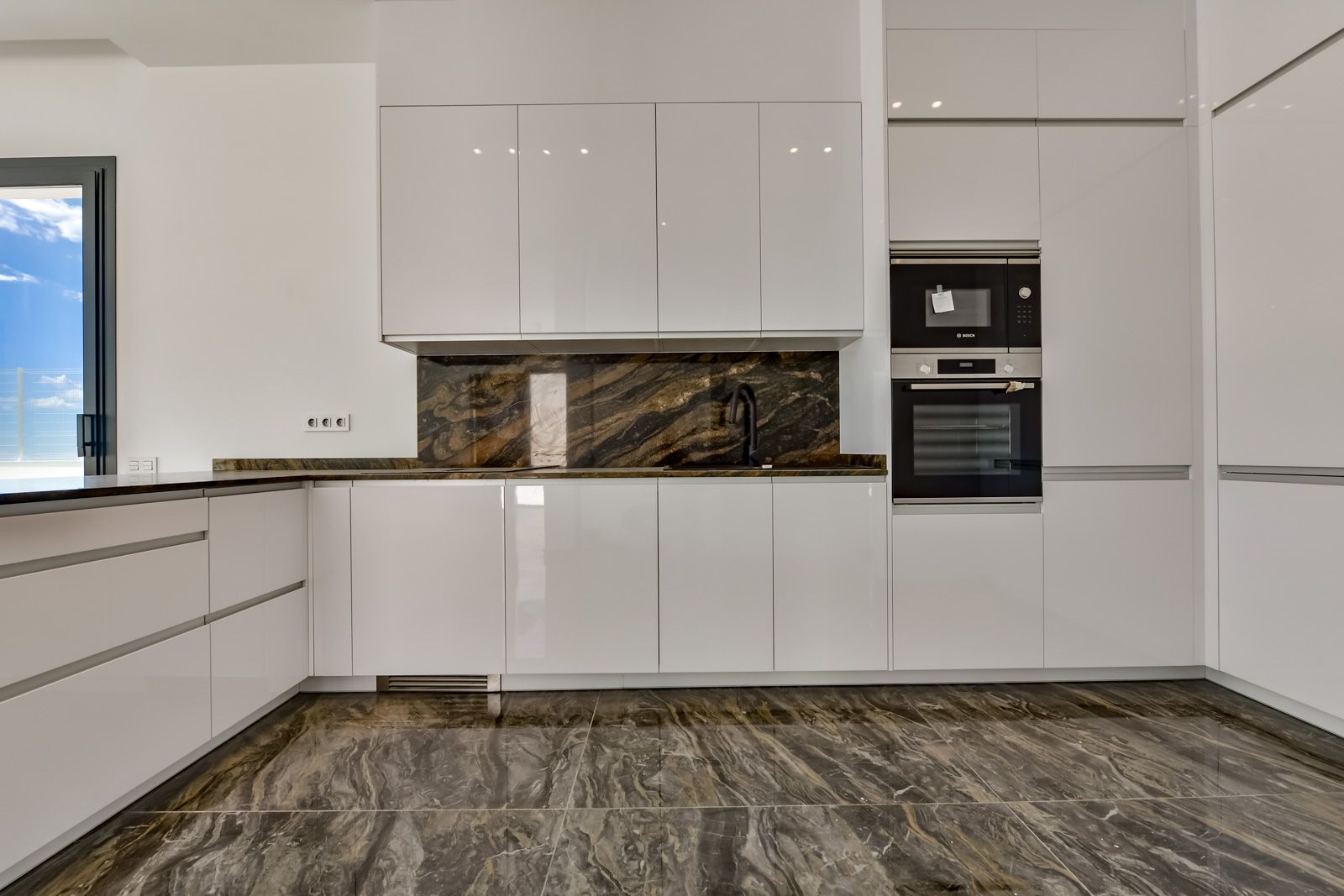 Porcelain tile floor detail in living area of Golf Bahía villa, Finestrat