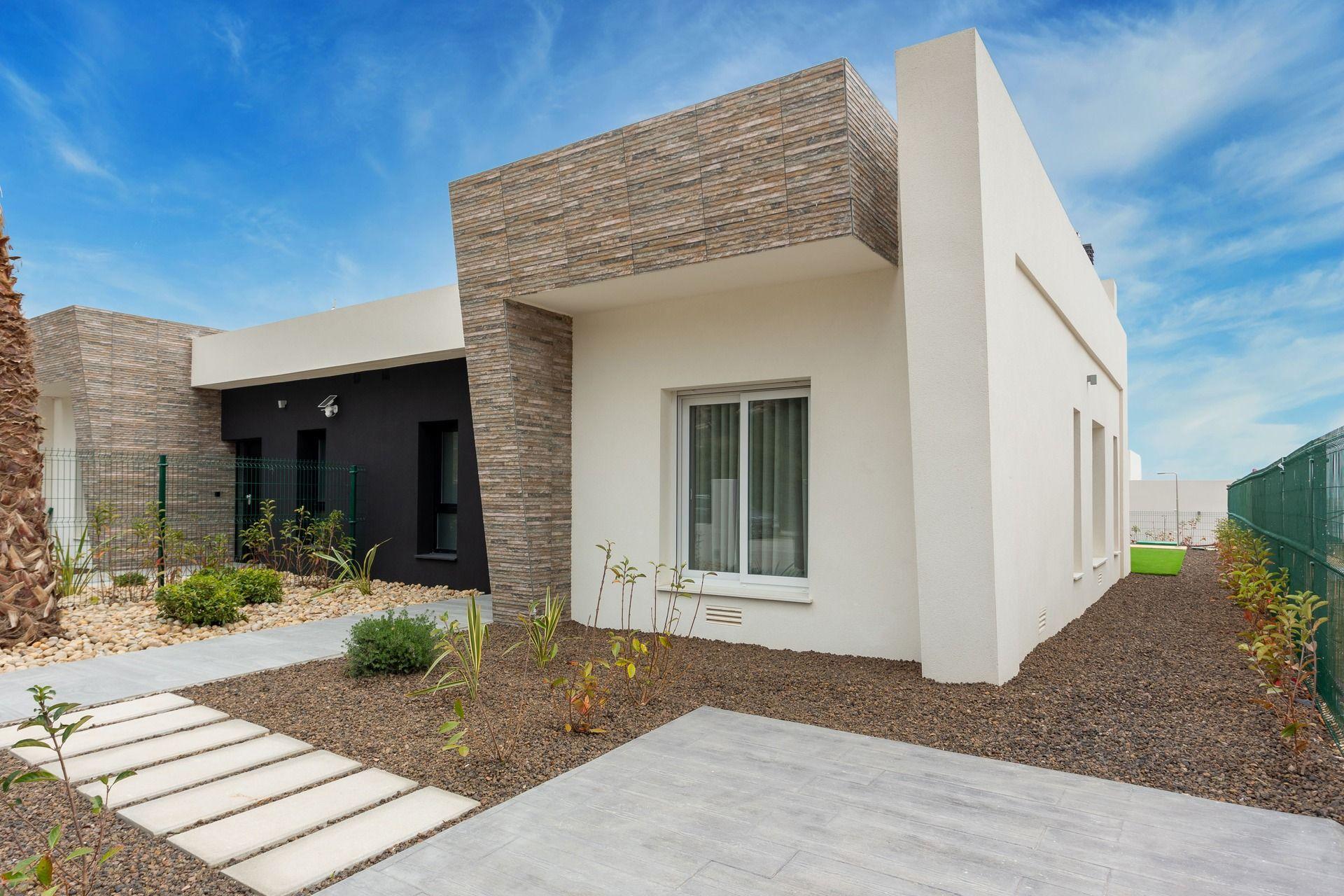 Private garden with pergola on 522m2 plot, new-build townhouse, La Finca Golf, Algorfa