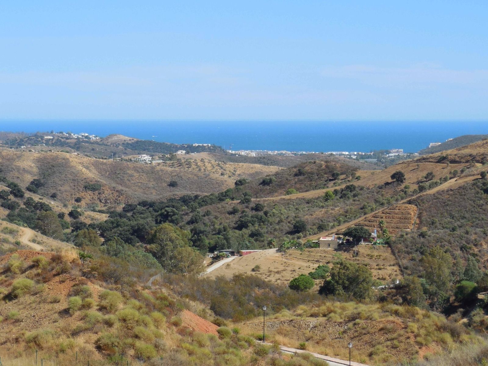 Fitted kitchen with cabinetry in 3-bedroom villa, La Cala Golf, Mijas