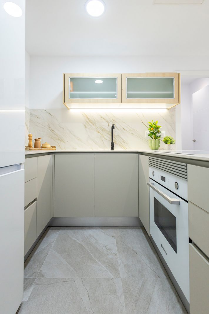 Bathroom with full tiling, new-build apartment, Playa del Cura