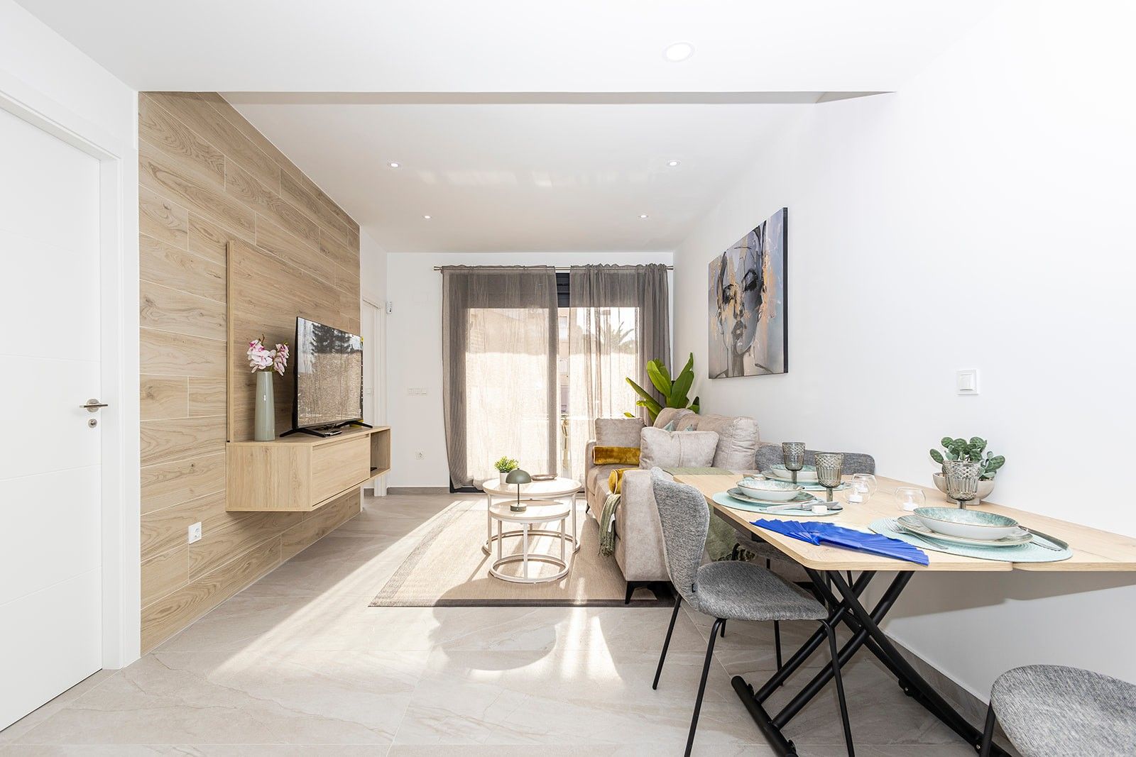 Main bedroom with built-in wardrobes, Playa del Cura apartment