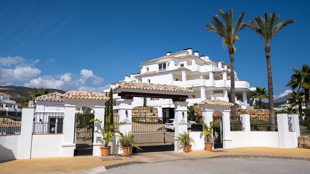 Living room with natural light in 2-bedroom penthouse, La Cerquilla, Marbella