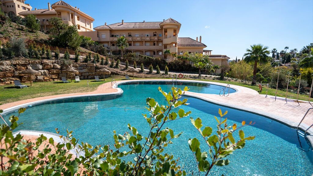 Fitted kitchen with white units in top-floor penthouse, La Cerquilla, Marbella