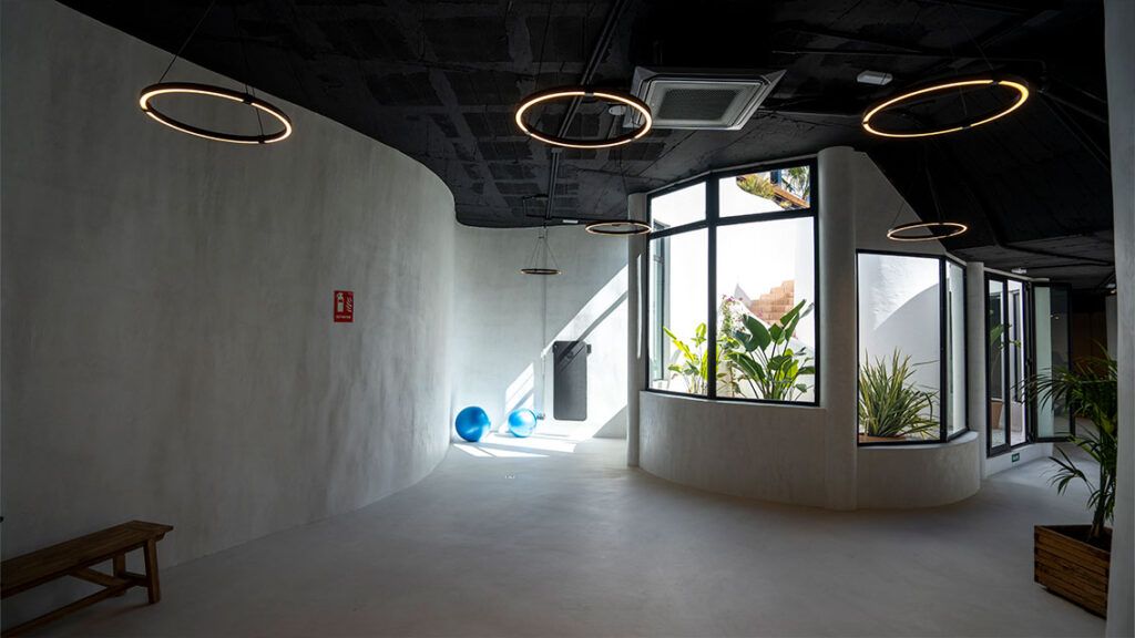 Bathroom with walk-in shower in new-build penthouse, La Cerquilla, Marbella