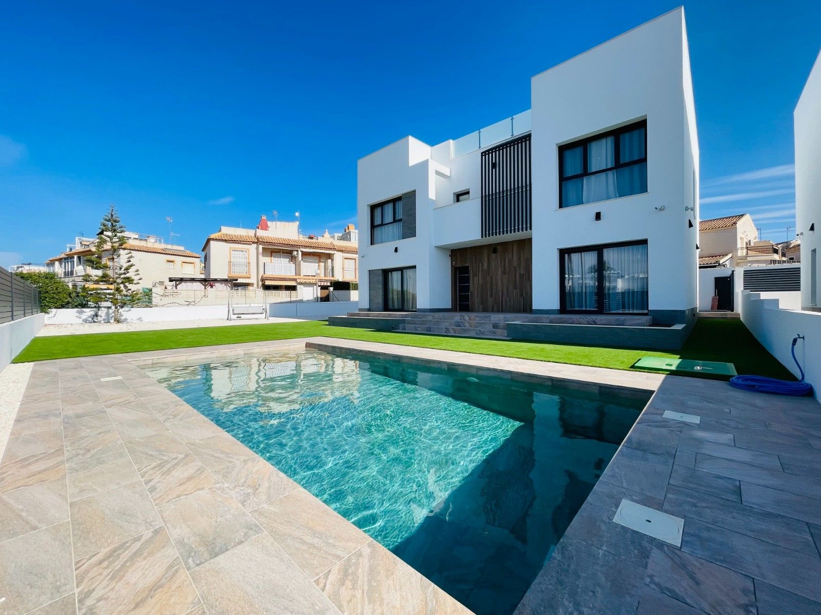 Ground-floor outdoor terrace, new-build villa in Torreblanca, Torrevieja