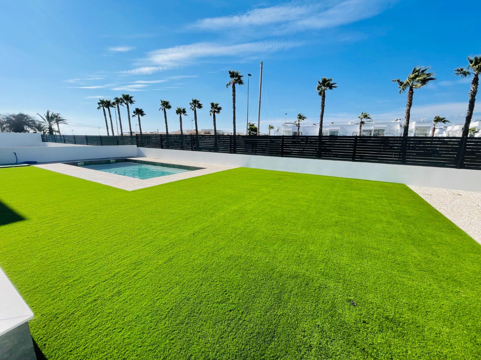 Roof terrace boundary wall on new-build villa, Torreblanca, Torrevieja