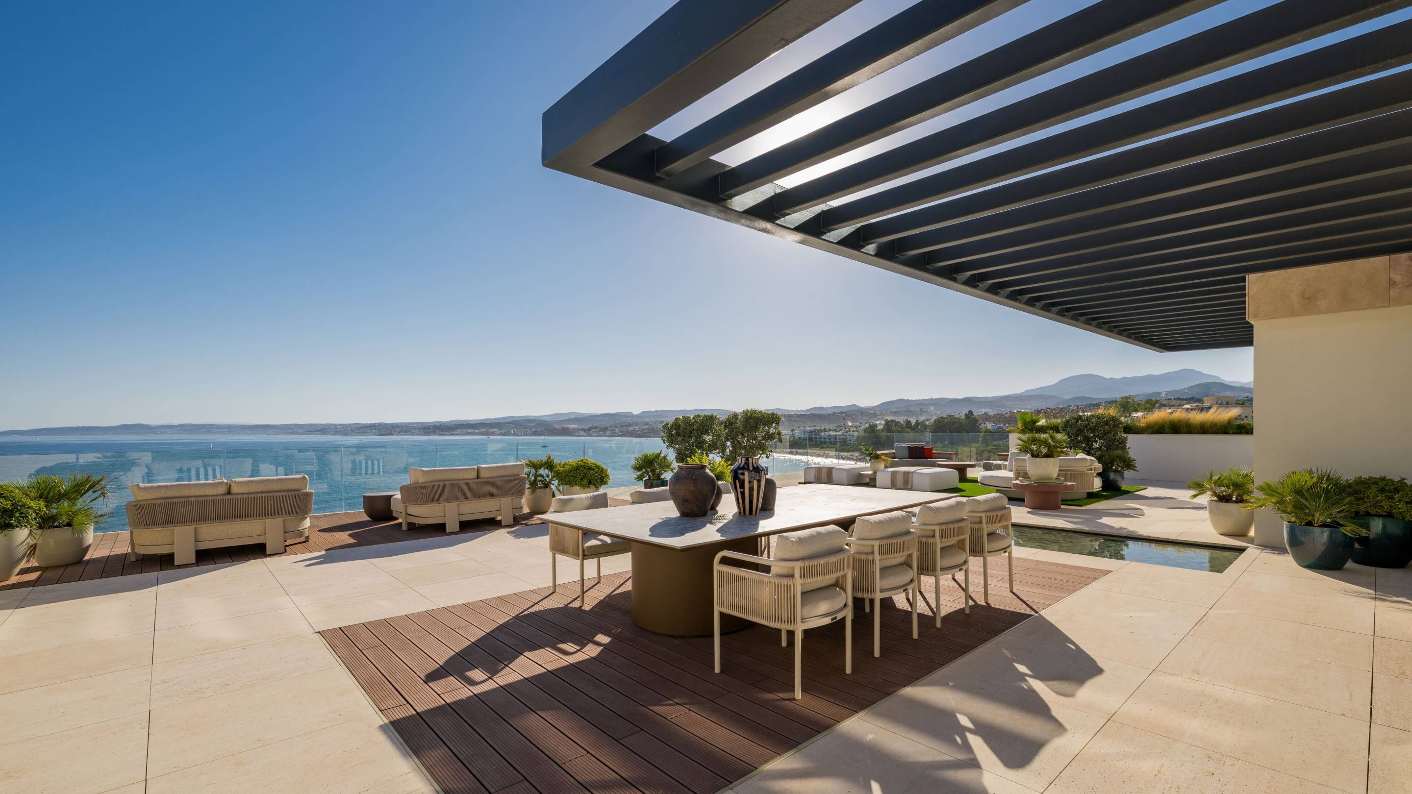 Open-plan living and dining area in 4-bedroom new-build apartment, Seghers, Estepona