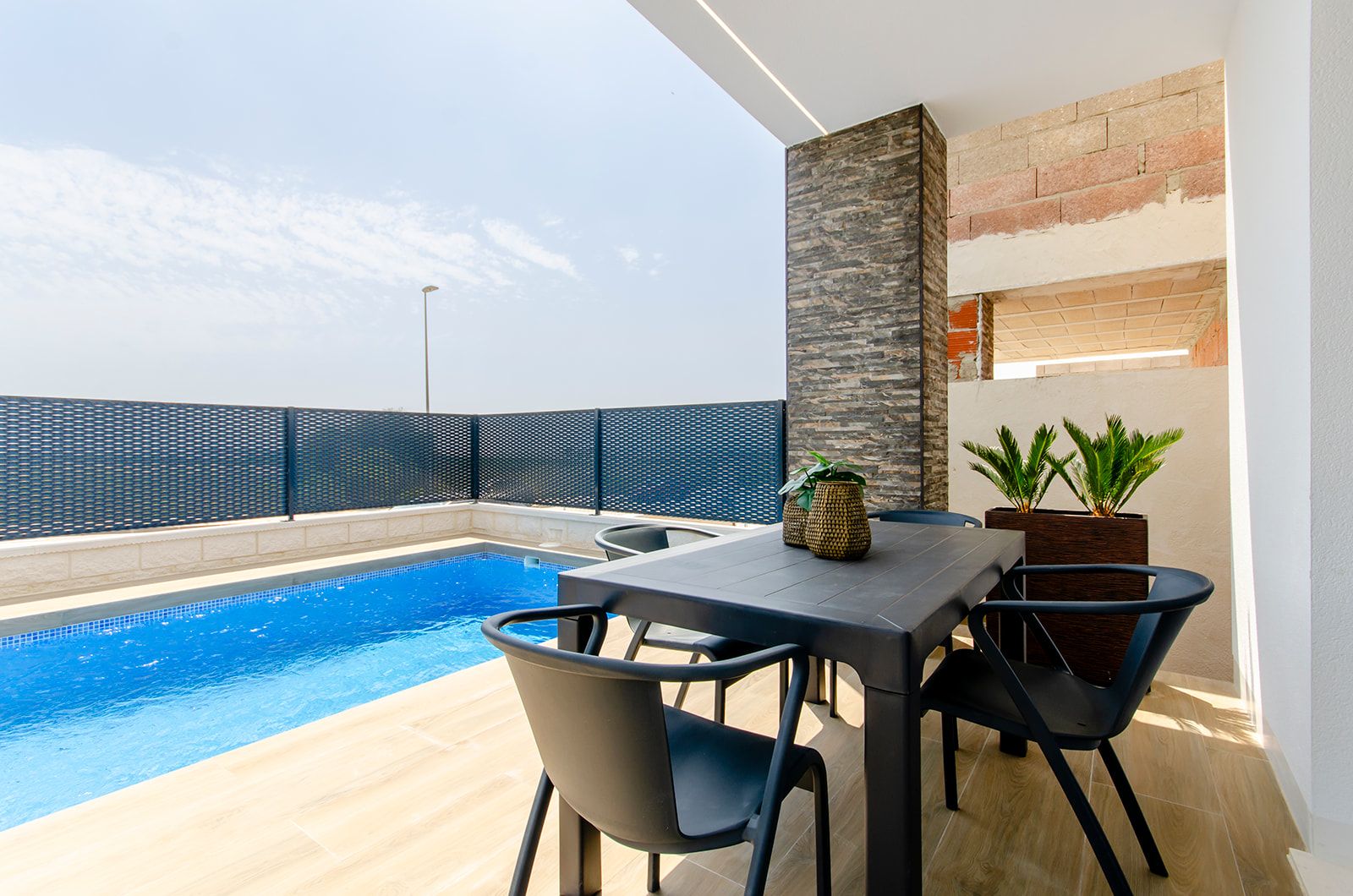 Terrace adjoining private garden, new-build townhouse, Desamparados, Orihuela