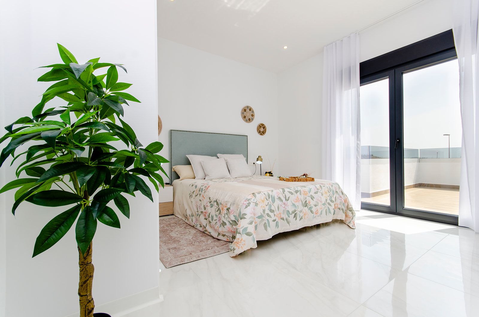 Bathroom fittings and wall tiling, new-build townhouse, Desamparados