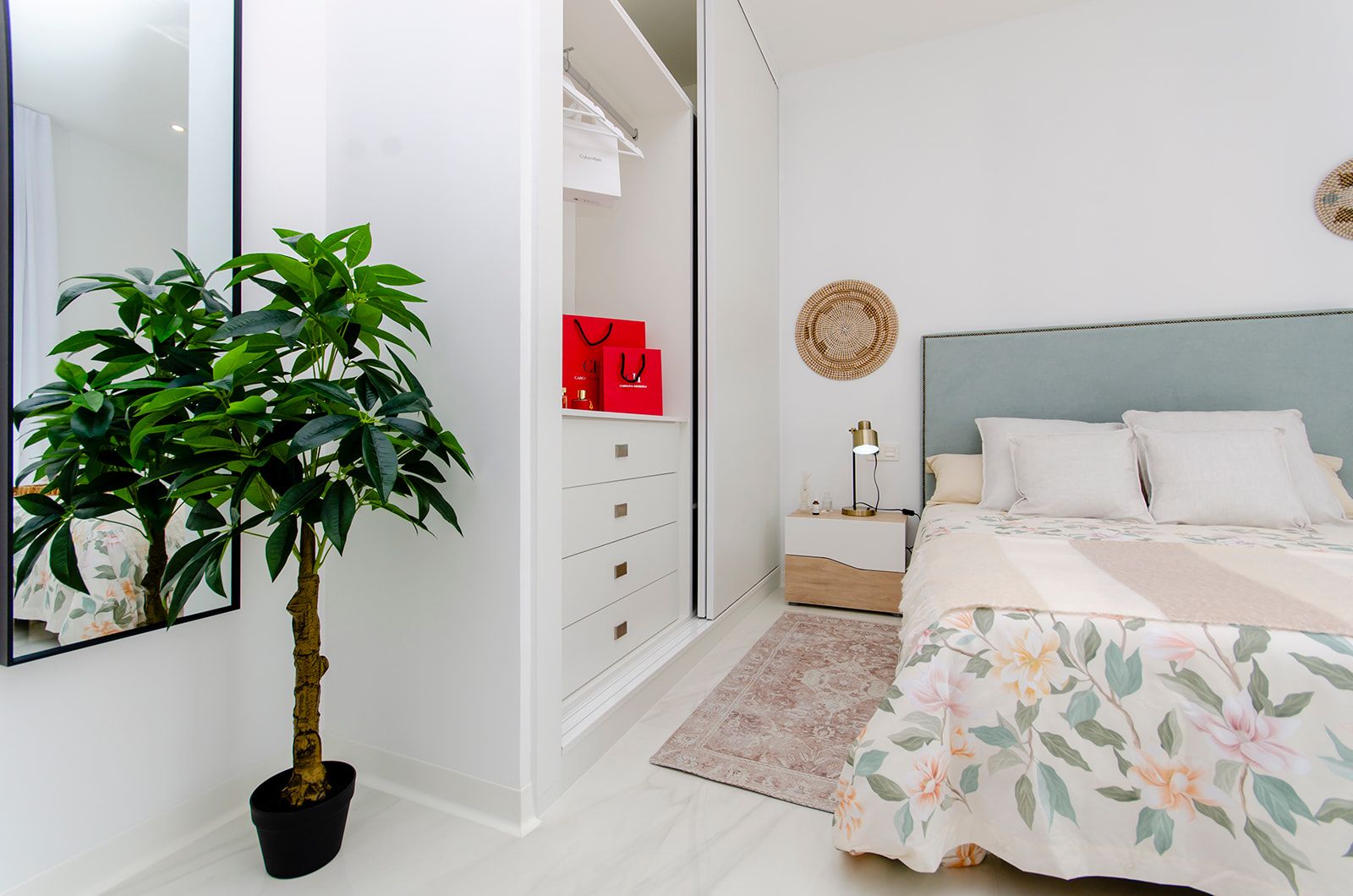 Bedroom window with garden view, 3-bedroom townhouse, Desamparados, Orihuela