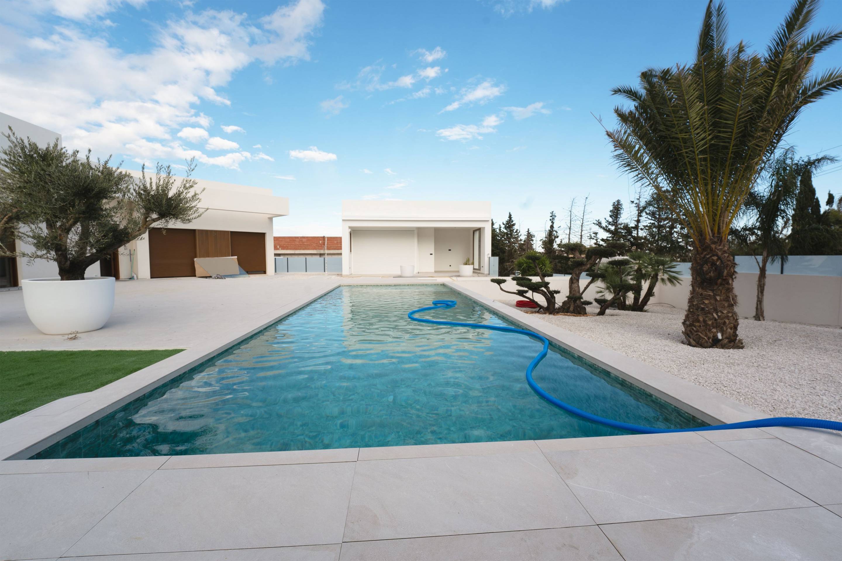 Bathroom with walk-in shower and tiled walls, new-build villa, La Marquesa