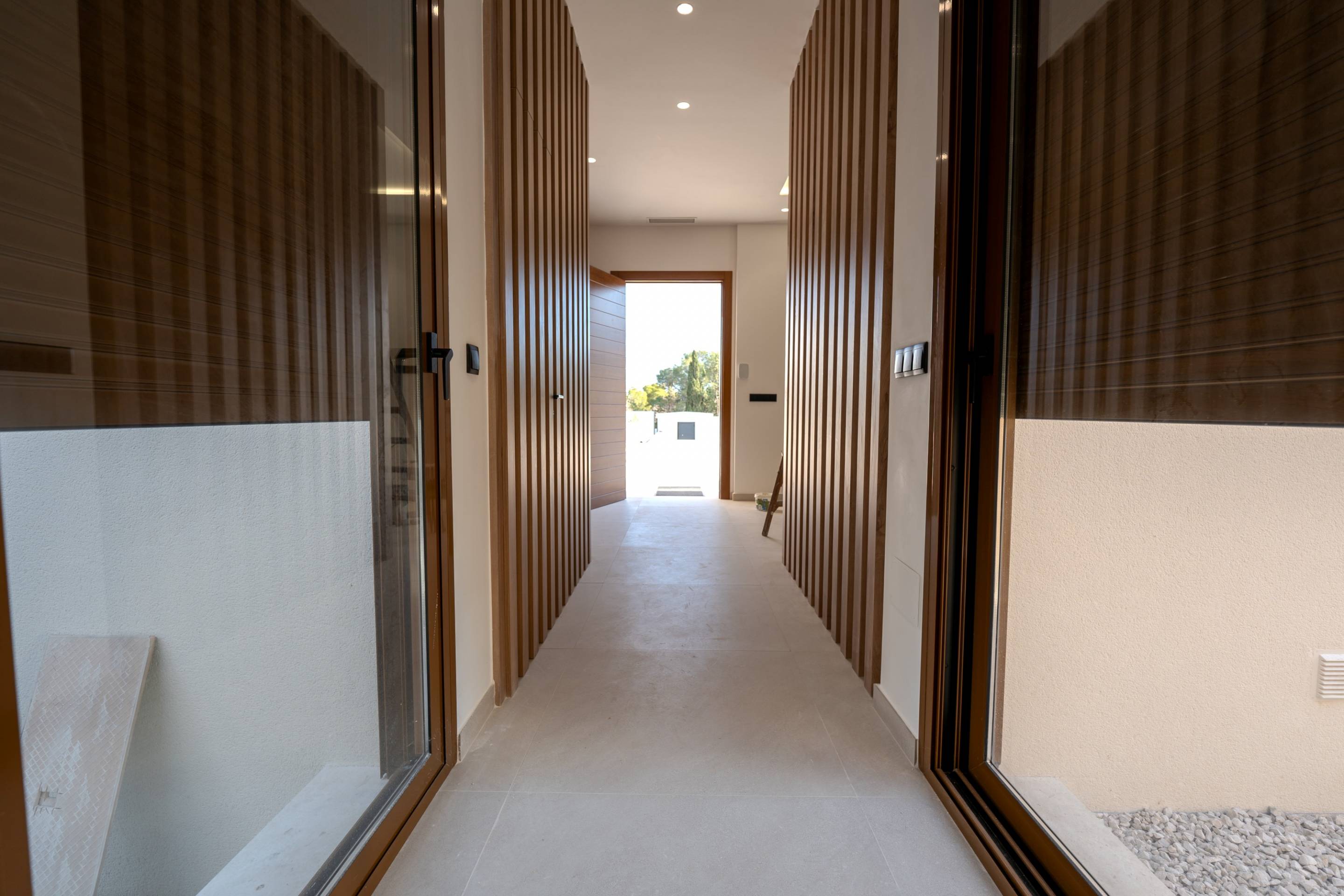 Ground floor hallway with porcelain tile flooring, new-build villa, La Marquesa