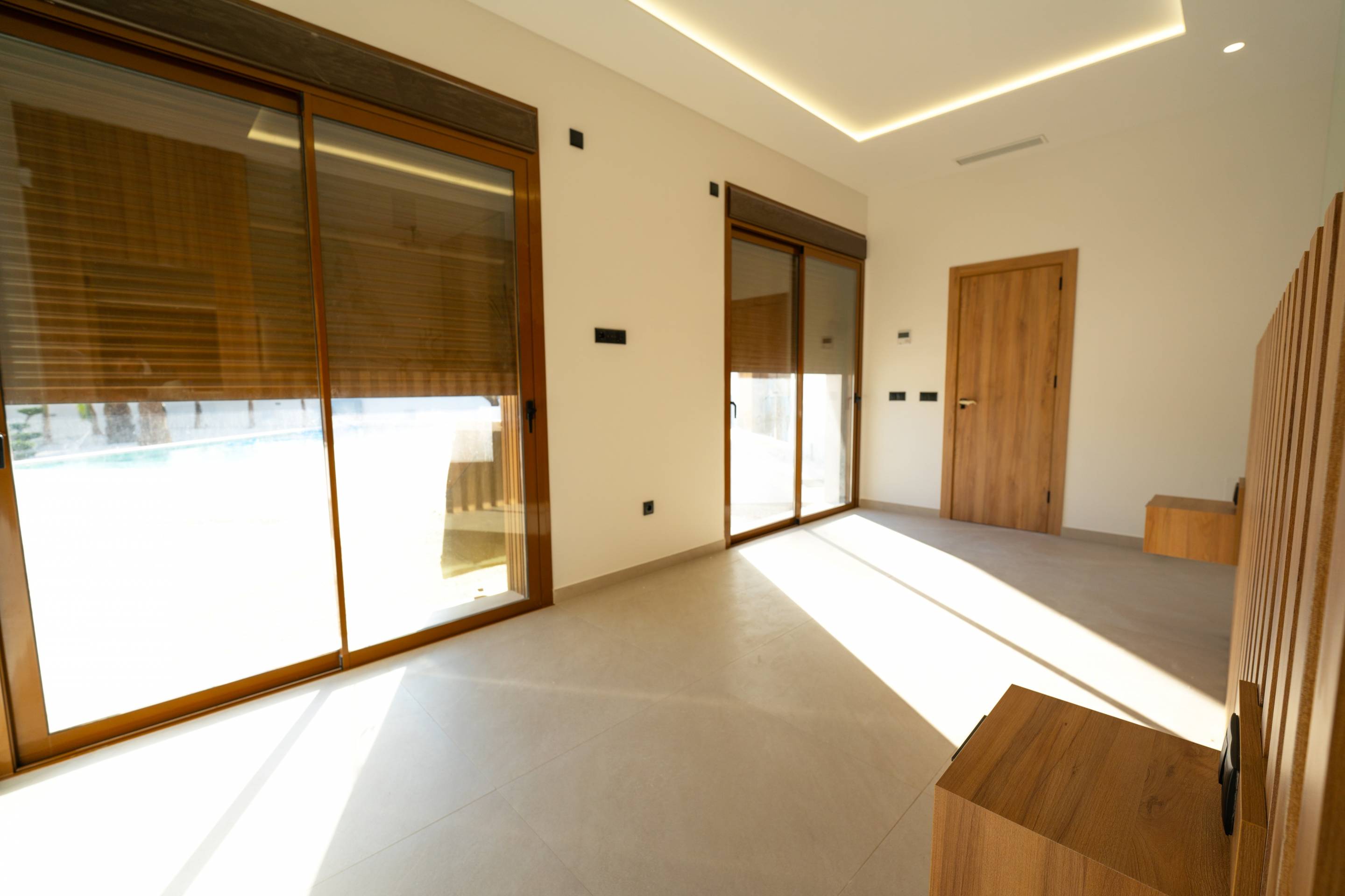 Driveway and entrance gate, new-build villa, La Marquesa, Rojales