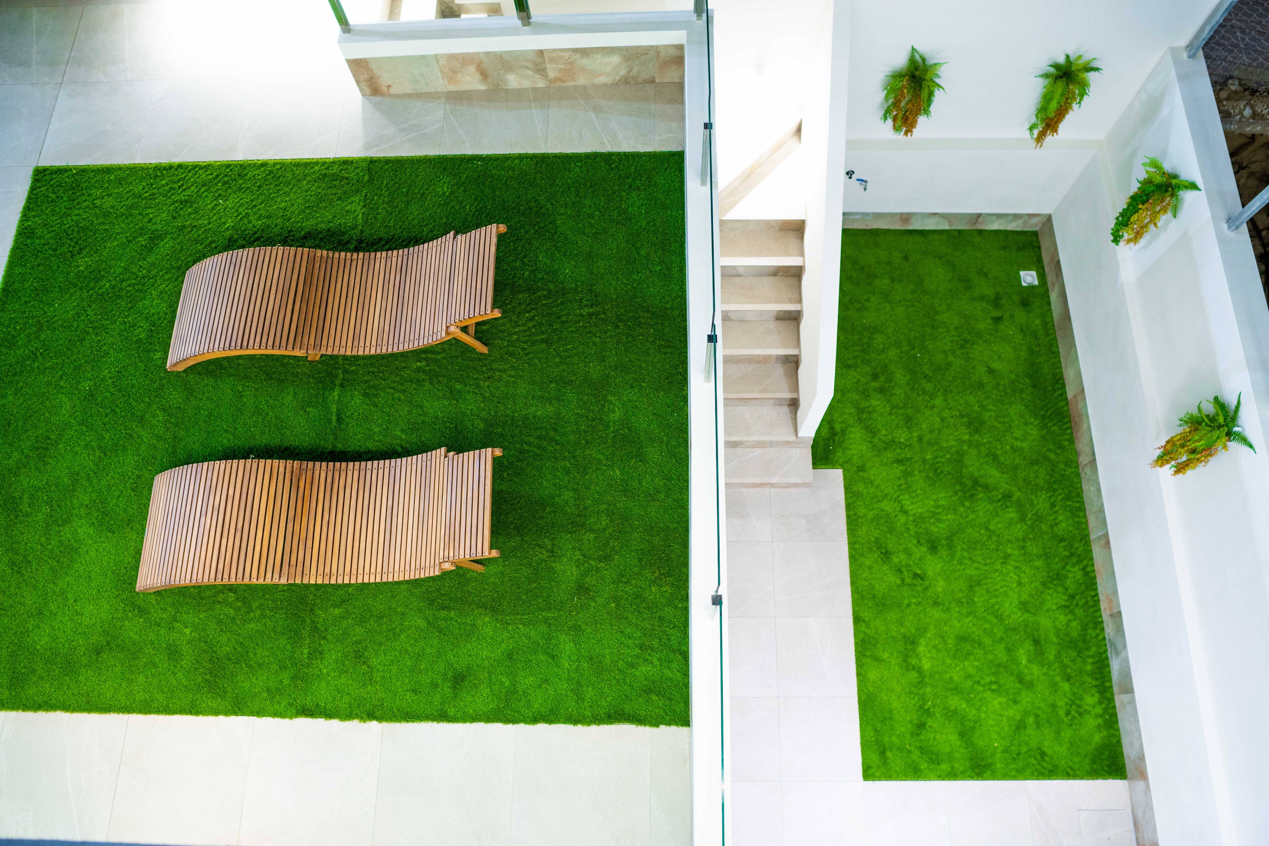 Ground-floor outdoor terrace accessible from living room, new-build villa, La Marquesa