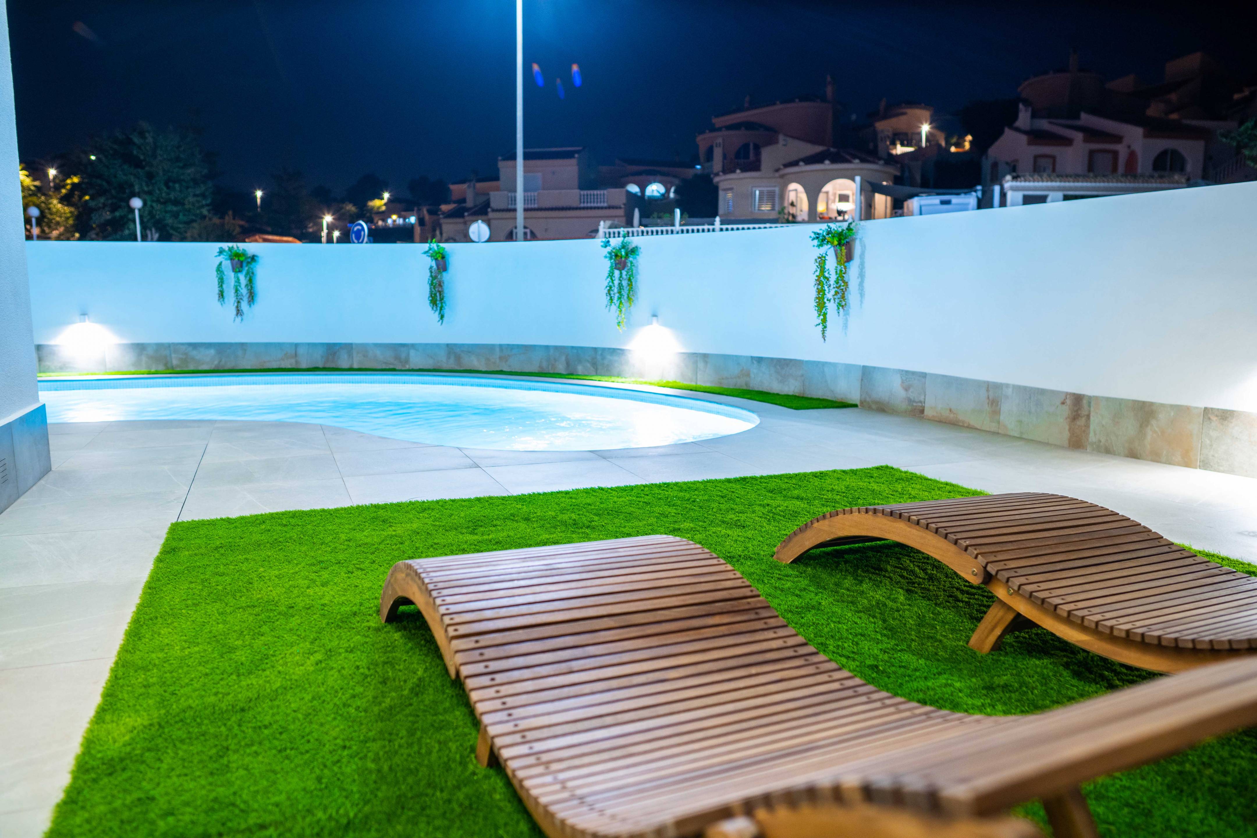 Side plot area with rendered boundary wall, new-build villa, La Marquesa, Rojales