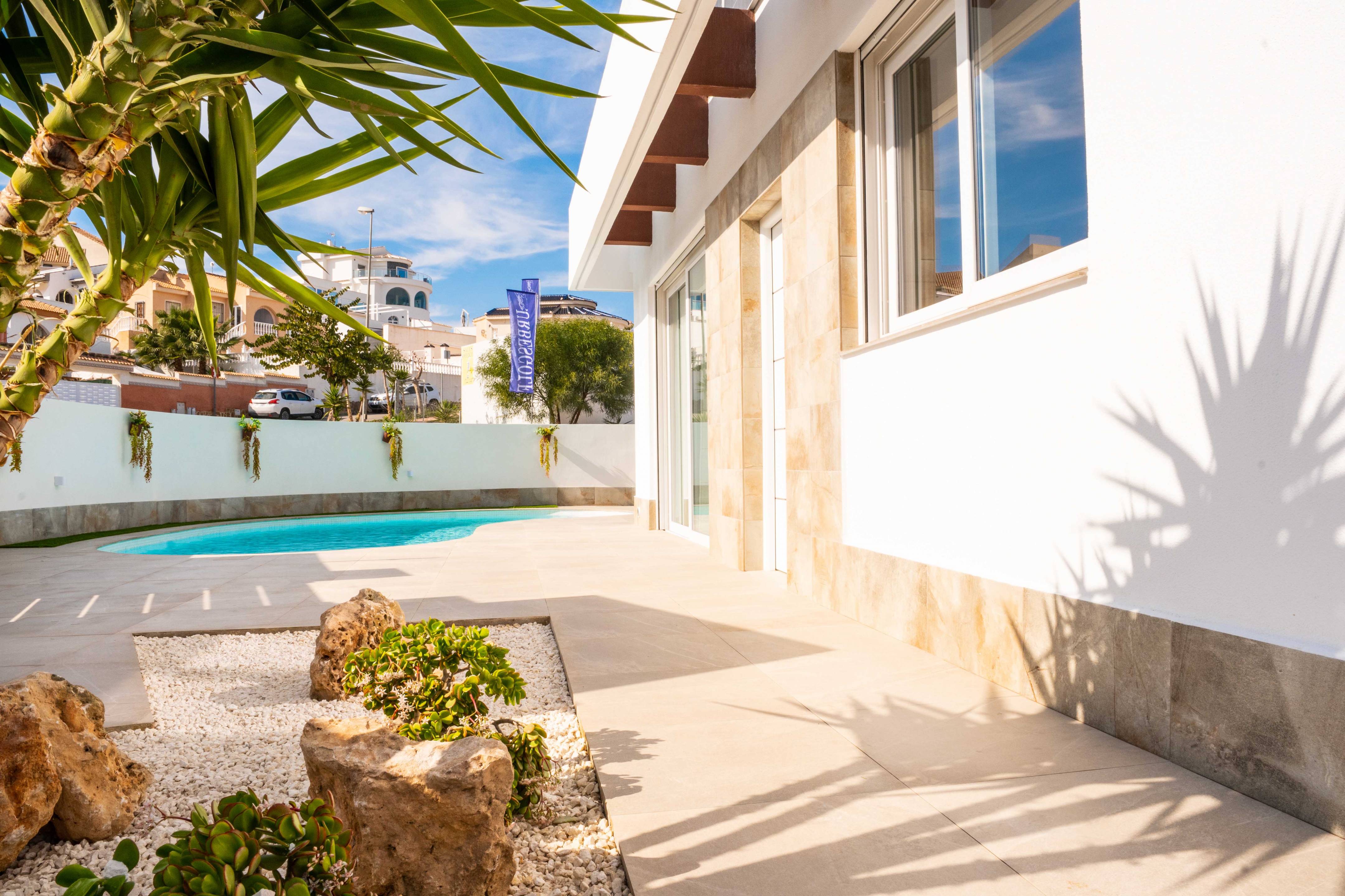 Corner exterior view of new-build villa showing two elevations, La Marquesa, Rojales