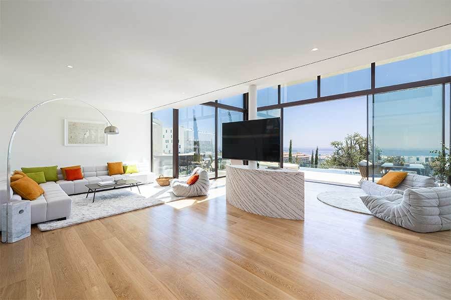 Walk-in wardrobe in main bedroom of new-build villa, El Higuerón, Fuengirola
