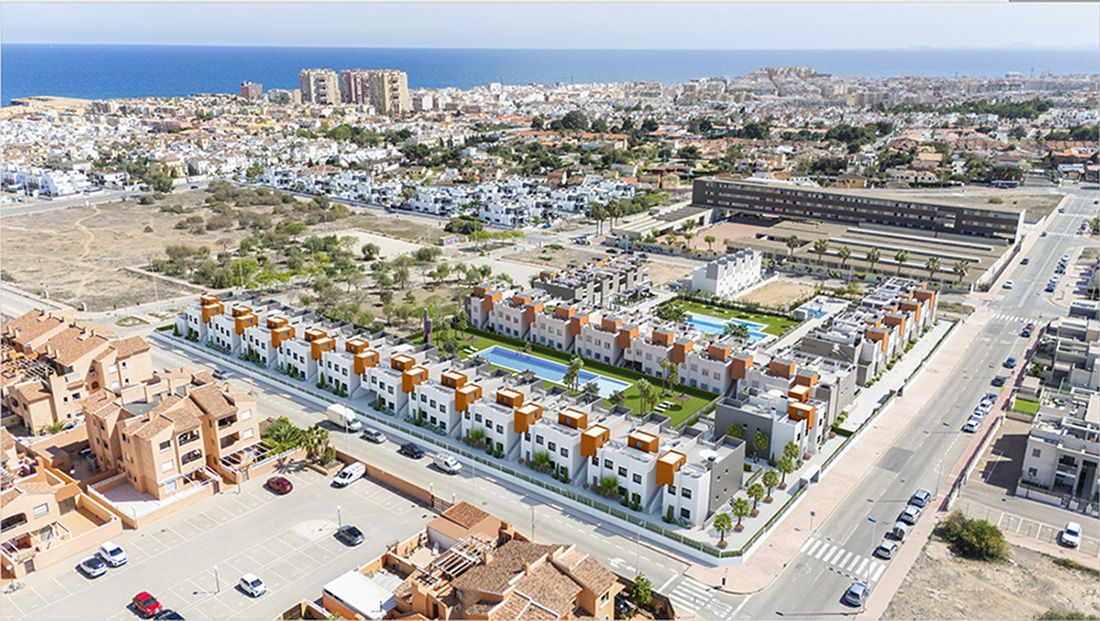 Private terrace with views over the Aguas Nuevas residential area, Torrevieja