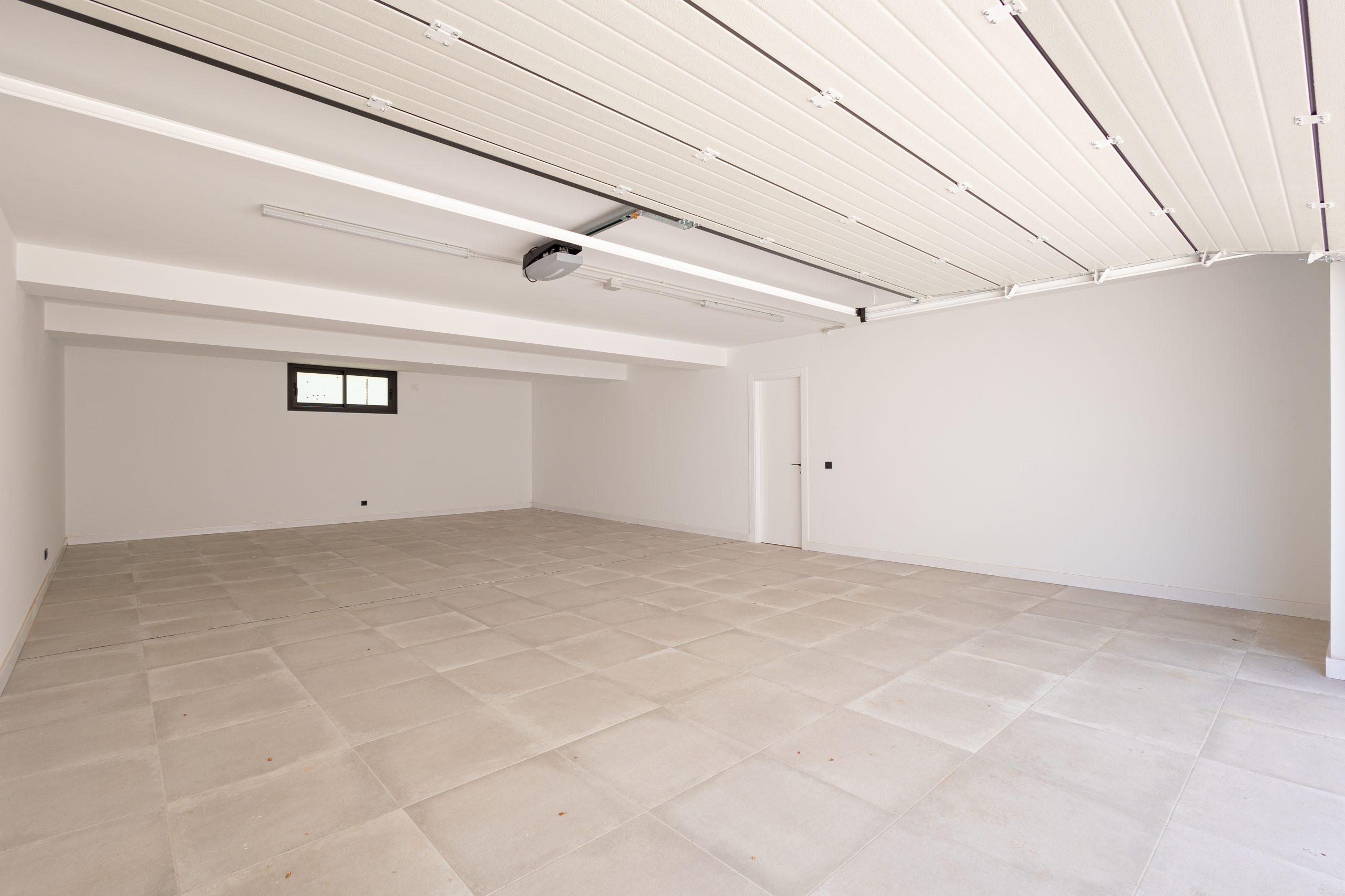 Living room floor finish in new-build villa, Mijas Pueblo