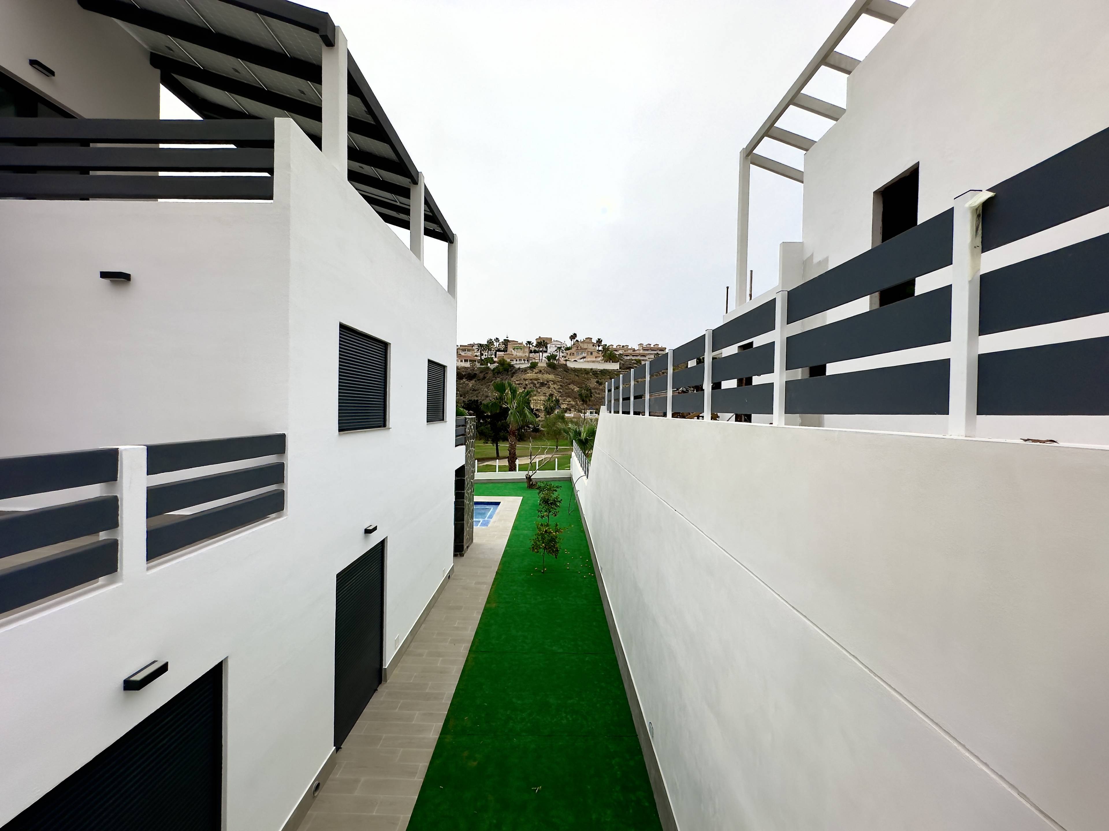 Side elevation of new-build villa on 467m2 plot in La Marquesa, Rojales