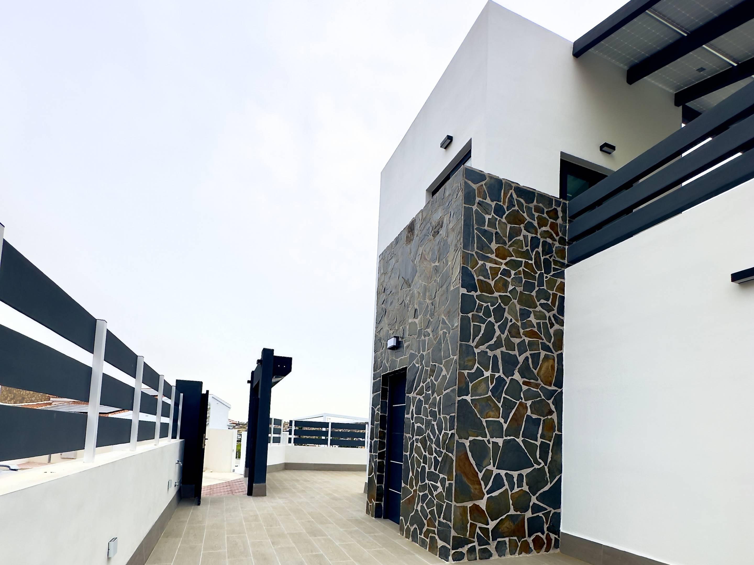 Bathroom fittings in 4-bedroom new-build villa, La Marquesa