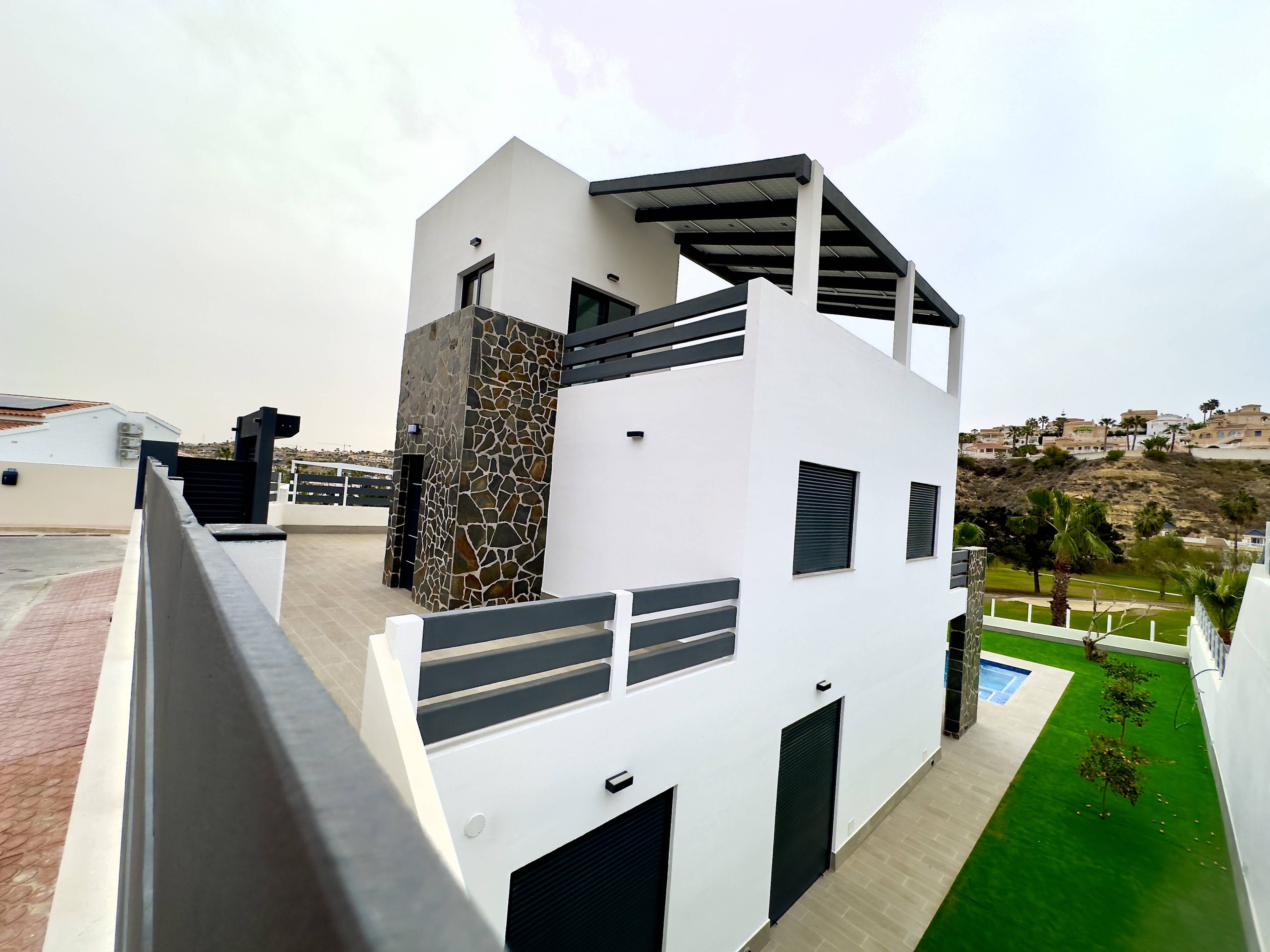 Plot edge with surrounding streetscape, La Marquesa, Rojales