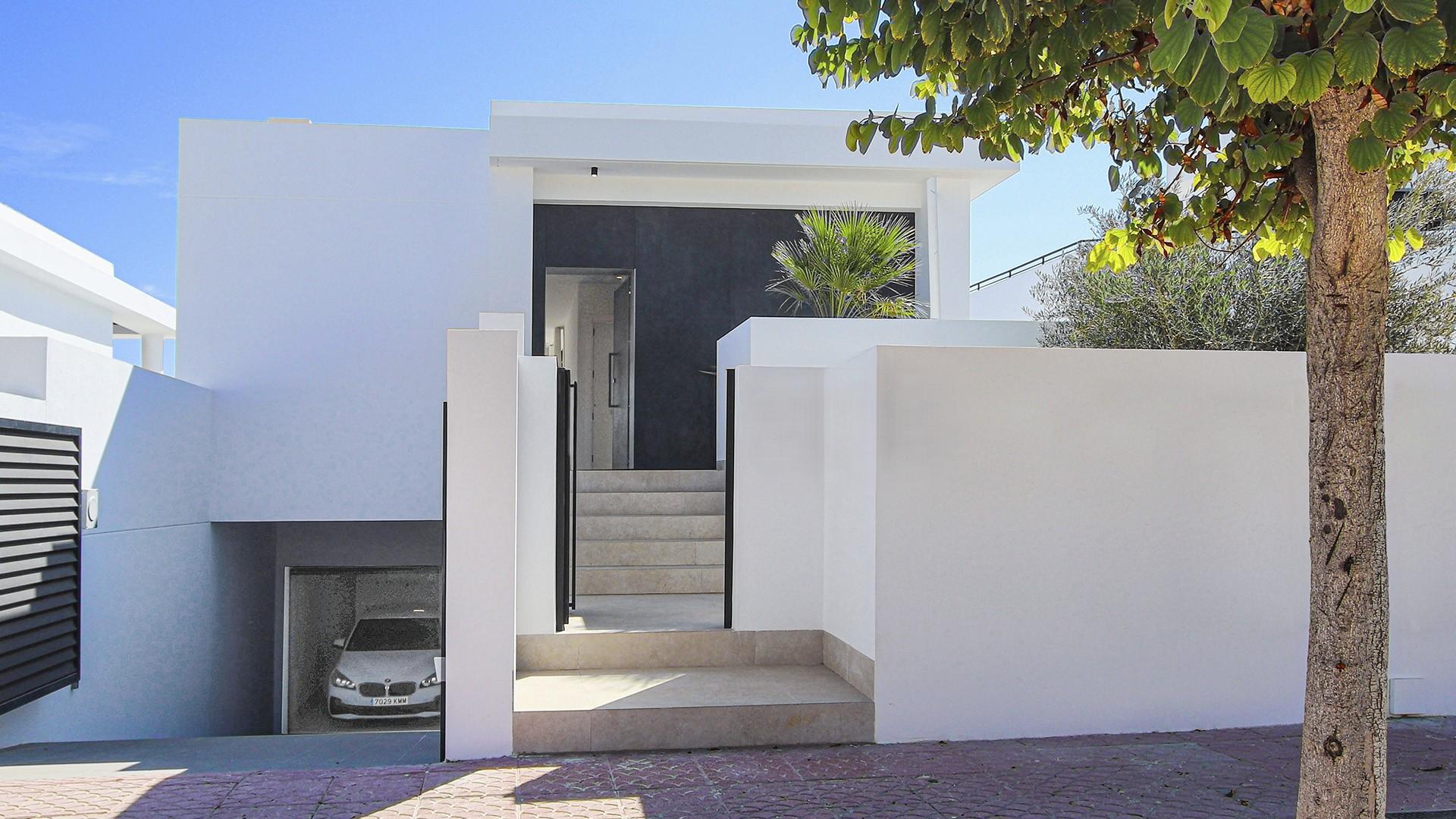 Bathroom with walk-in shower in new-build villa, Centro de la Ciudad Quesada