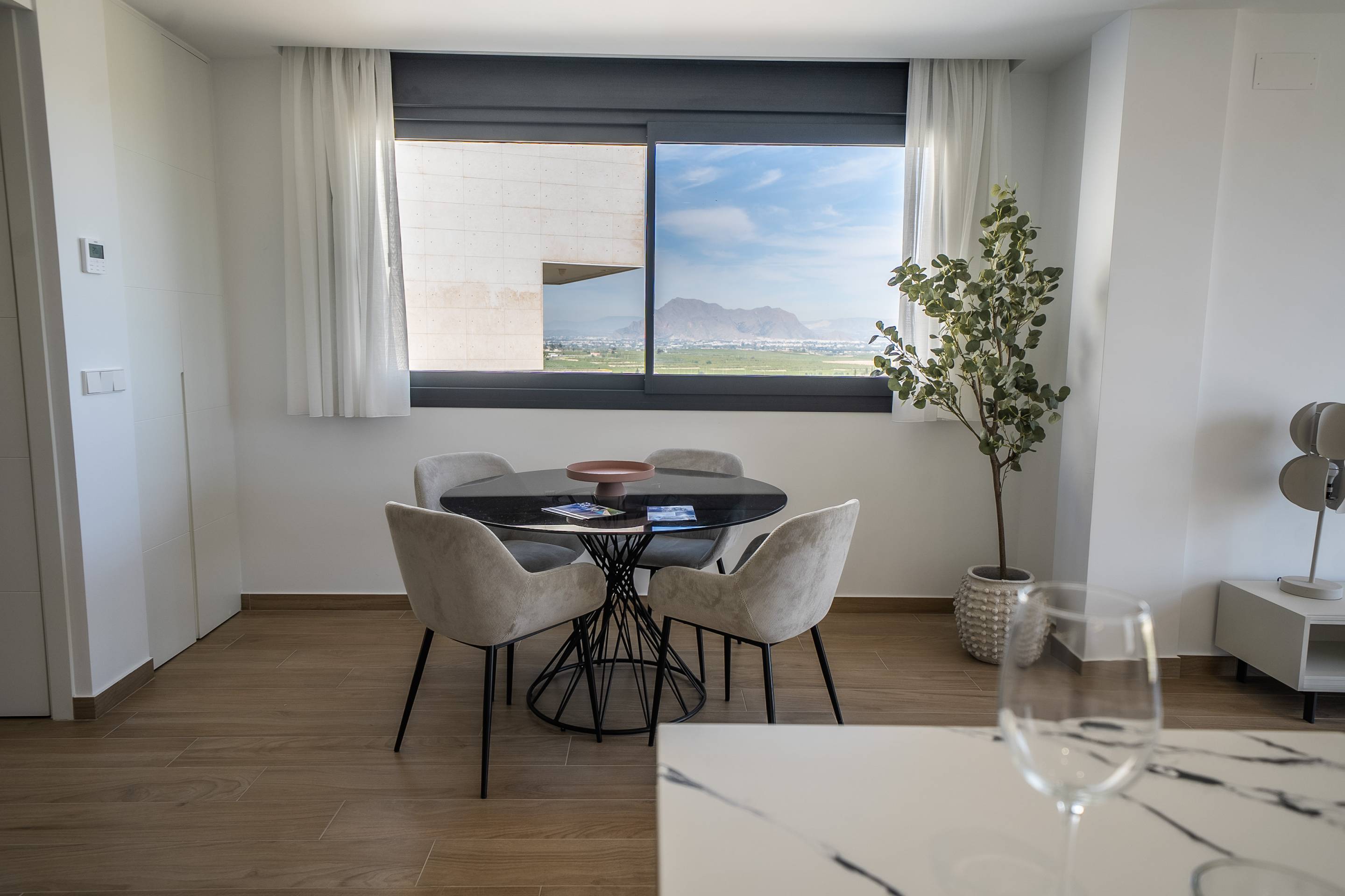 Open-plan kitchen and dining area in new-build villa in Algorfa