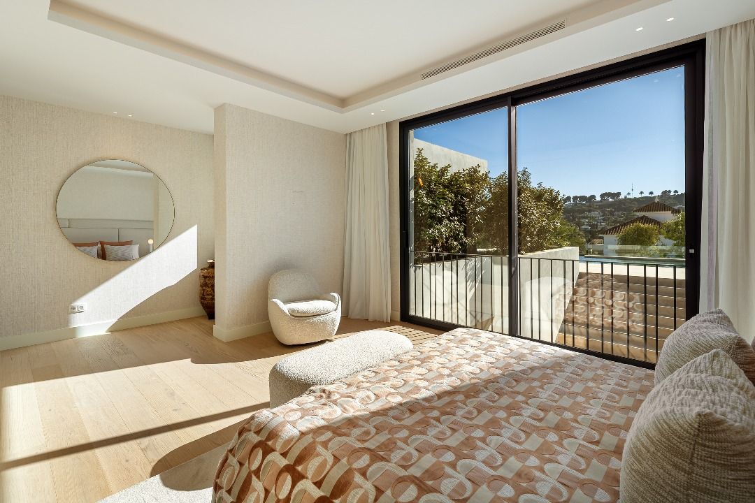 Upper landing of 6-bedroom new-build villa in Aloha