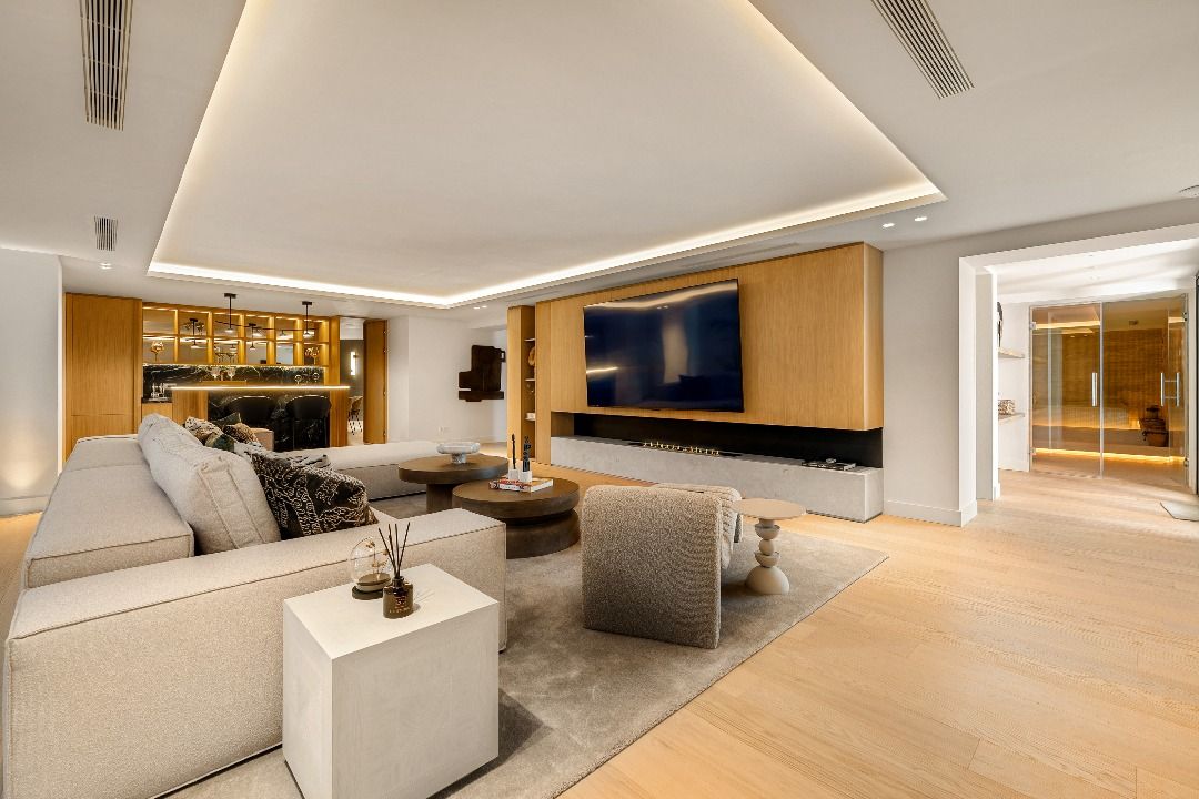 Kitchen island and integrated fittings in new-build villa, Aloha