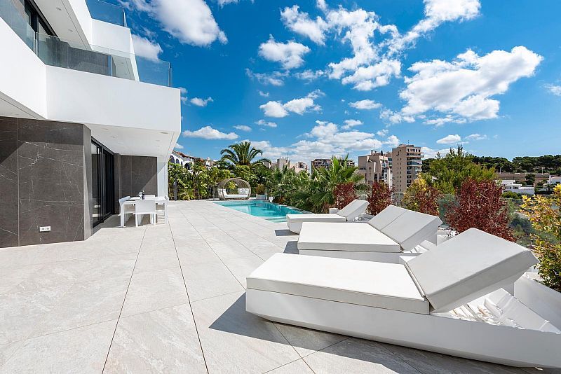 Street-level entrance to 4-bedroom new-build villa, Manzanera, Calpe